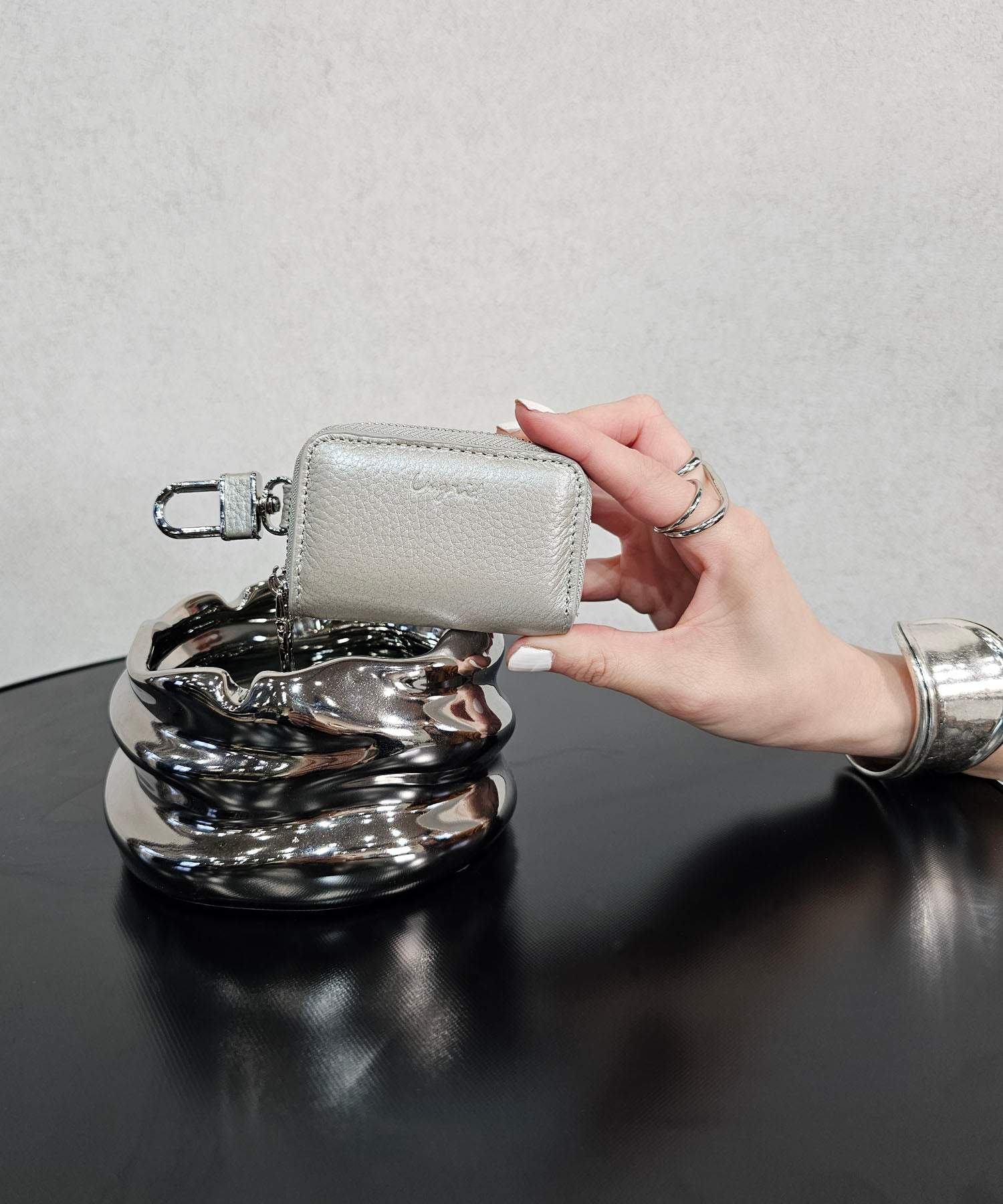 アングリッド Ungrid 本革スマートキーケース 車 ダブルファスナー ダブル ポケット キーチェーン ファスナー カラビナ ギフト (SLV) SLV