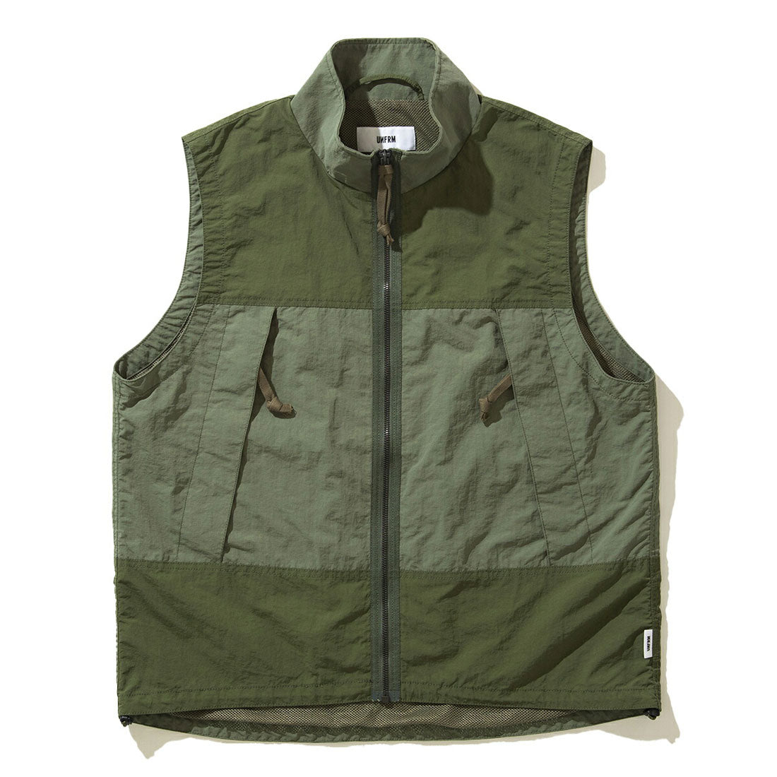 ユニフォームアウトドアスタンダード UNFRM OUTDOOR STANDARD UNFRM OUTDOOR STANDARD PACKABLE RIPSTOP STAND COLLAR VEST (ユニフォーム アウトドアスタンダード パッカブル リップストップ スタンドカラーベ (OLIVE) OLIVE