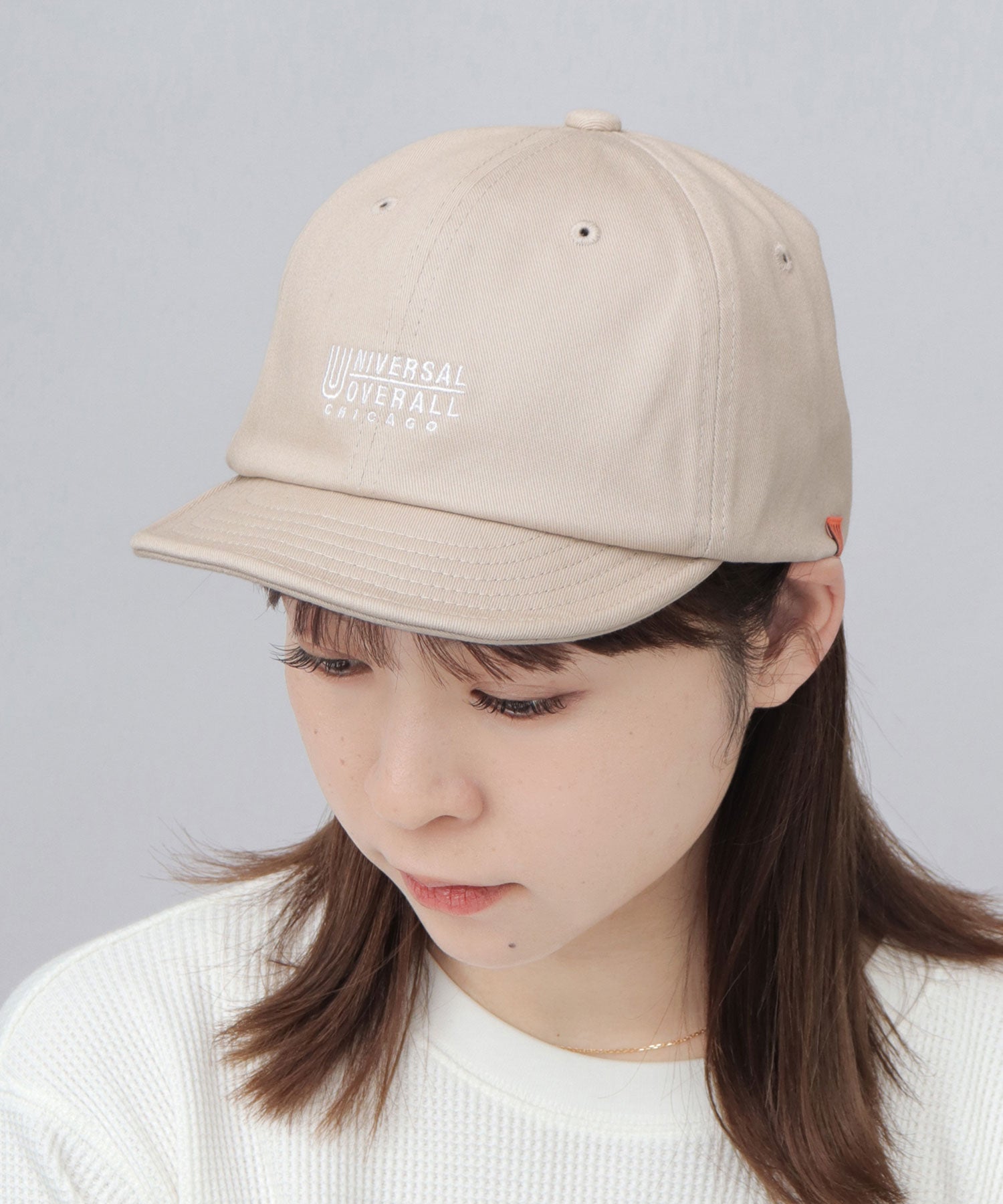 ユニバーサルオーバーオール UNIVERSAL OVERALL ロゴ刺繍 コットン ショートバイザーキャップ ショートブリム アンパイアキャップ (アイボリー) アイボリー