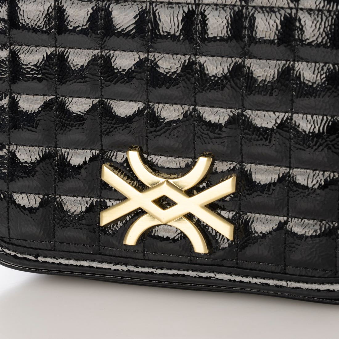 United Colors of Benetton UNITED COLORS OF BENETTON. Metal logo small chain shoulder bag