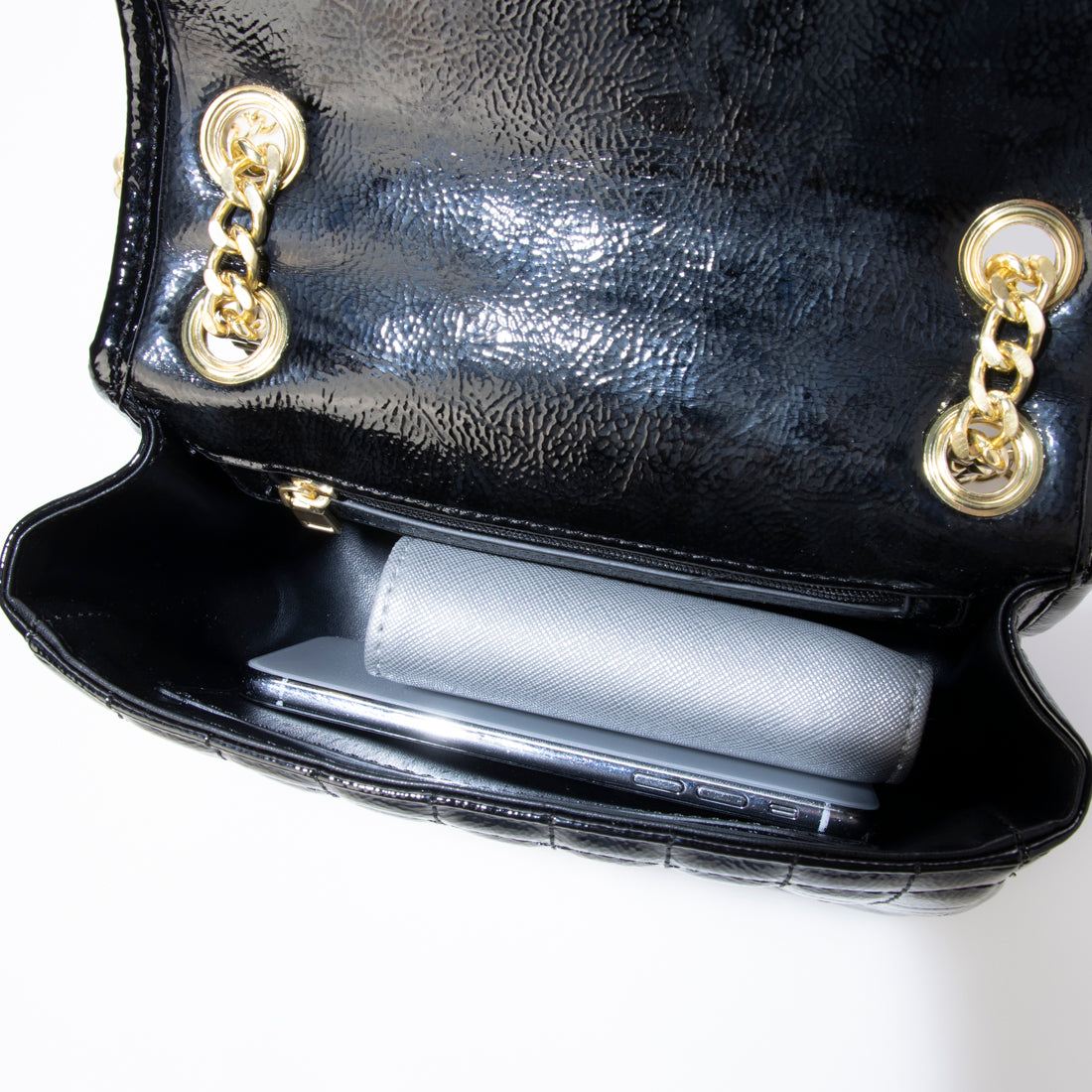 United Colors of Benetton UNITED COLORS OF BENETTON. Metal logo small chain shoulder bag