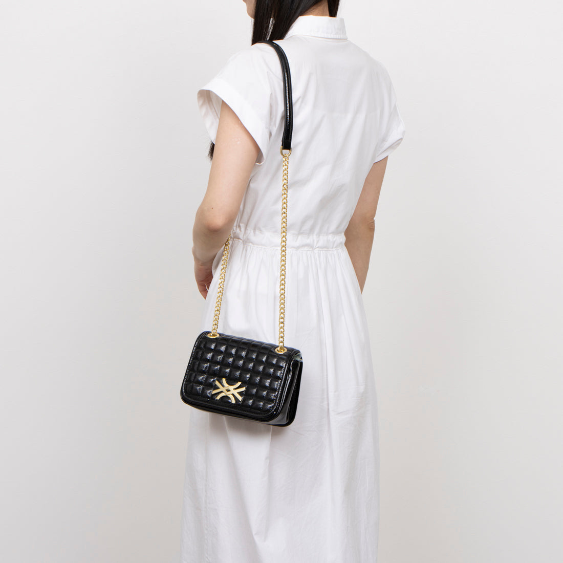 United Colors of Benetton UNITED COLORS OF BENETTON. Metal logo small chain shoulder bag