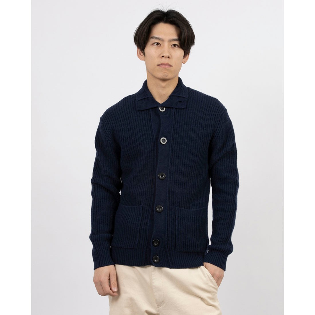 ユナイテッド カラーズ オブ ベネトン UNITED COLORS OF BENETTON. 襟付きウールリブニットカーディガン