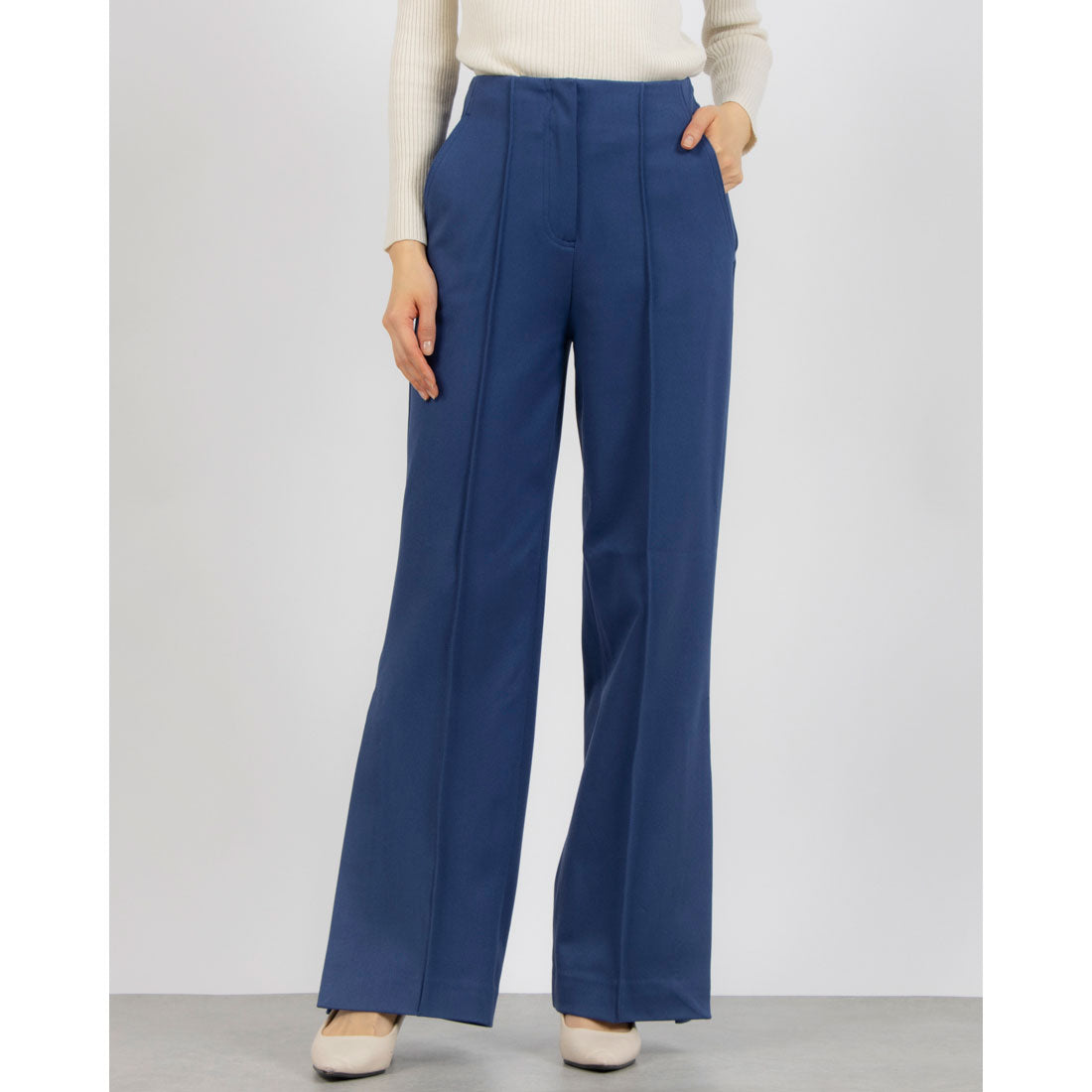 ユナイテッド カラーズ オブ ベネトン UNITED COLORS OF BENETTON. サイドスリットハイウエストセンタープレスストレートパンツ