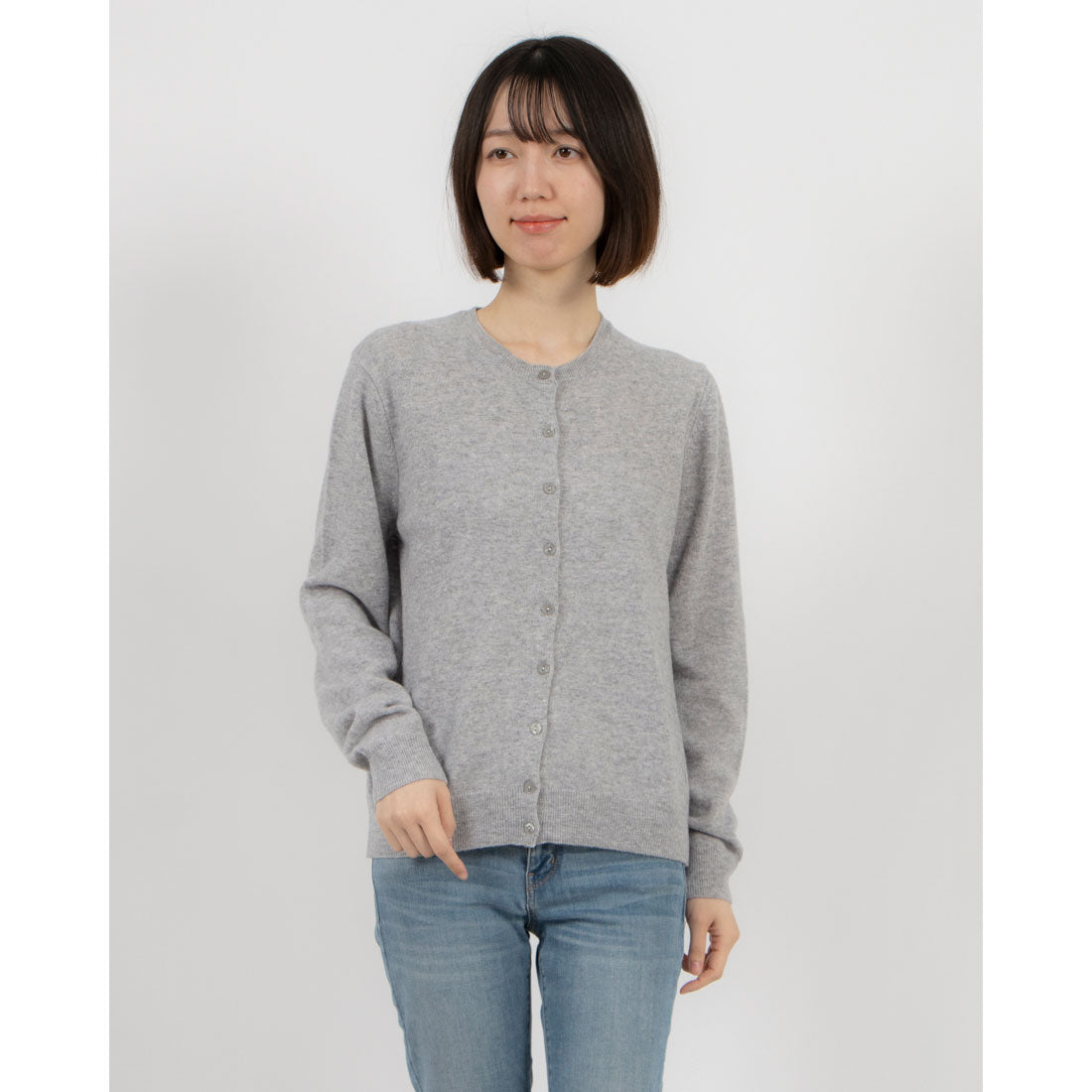 聯合顏色的貝納頓 UNITED COLORS OF BENETTON. 100%美麗諾羊毛圓領開襟毛衣