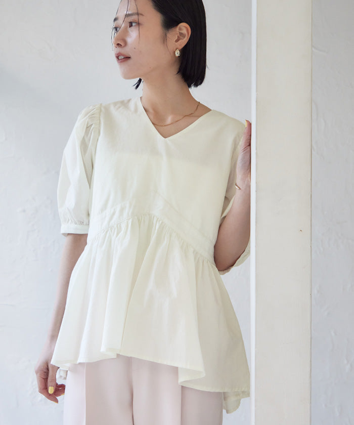 ユアーズ ur's コットンペプラムVネックブラウス (オフホワイト) オフホワイト