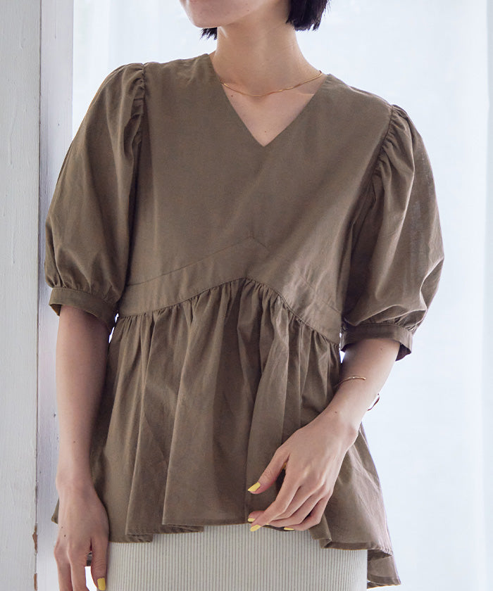 ユアーズ ur's コットンペプラムVネックブラウス (オフホワイト) オフホワイト