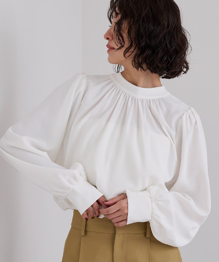 ユアーズ ur's 前後2wayゴールド釦ギャザーブラウス (ホワイト) ホワイト