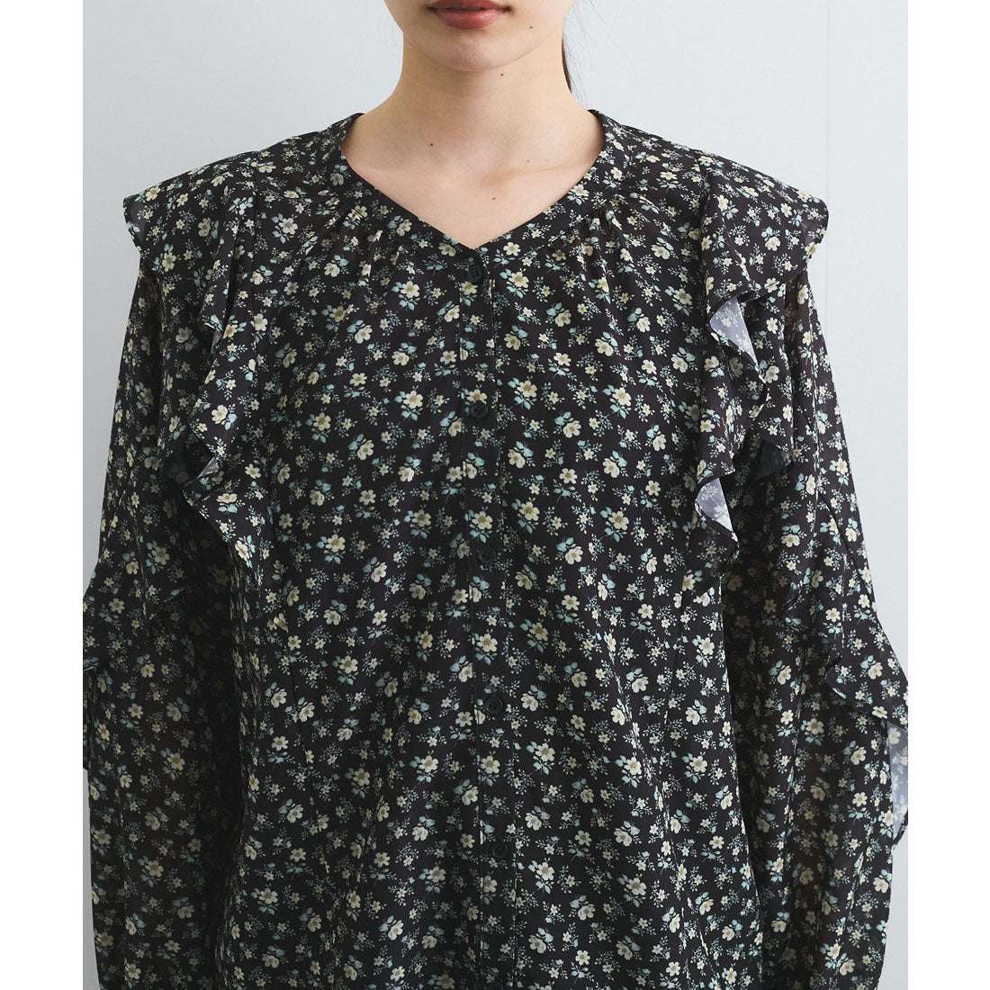 ビス VIS 【前後2WAY】ラッフルフリルブラウス (ブラック系(02)) ブラック系(02)