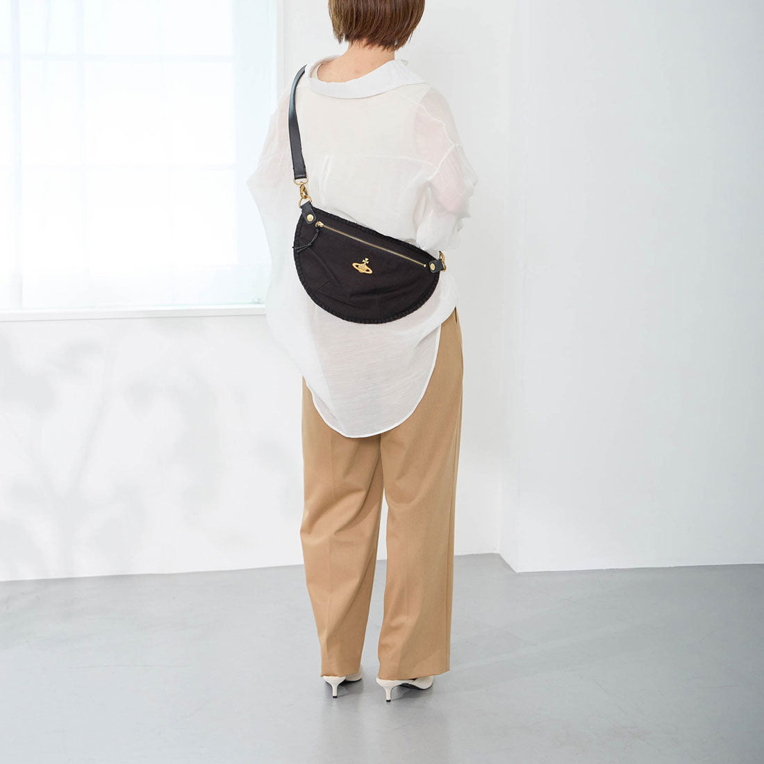 ヴィヴィアン ウエストウッド Vivienne Westwood ショルダーバッグ 43070034U W00IW N401 (ブラック) ブラック