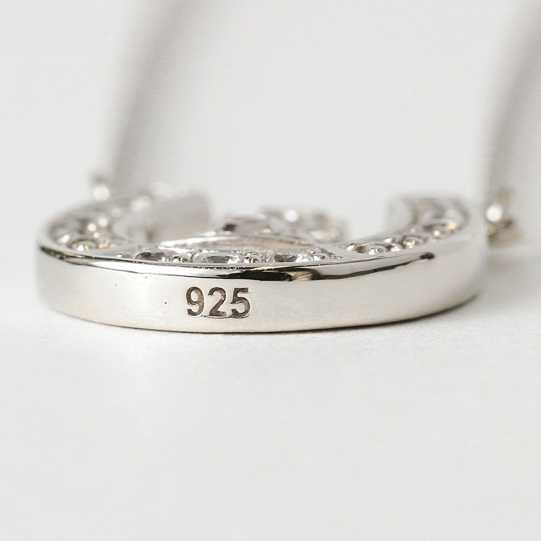 ヴィヴィアン ウエストウッド Vivienne Westwood ネックレス MARE PENDANT 630203H4 01P102 37383891 01P102 (プラチナ) プラチナ