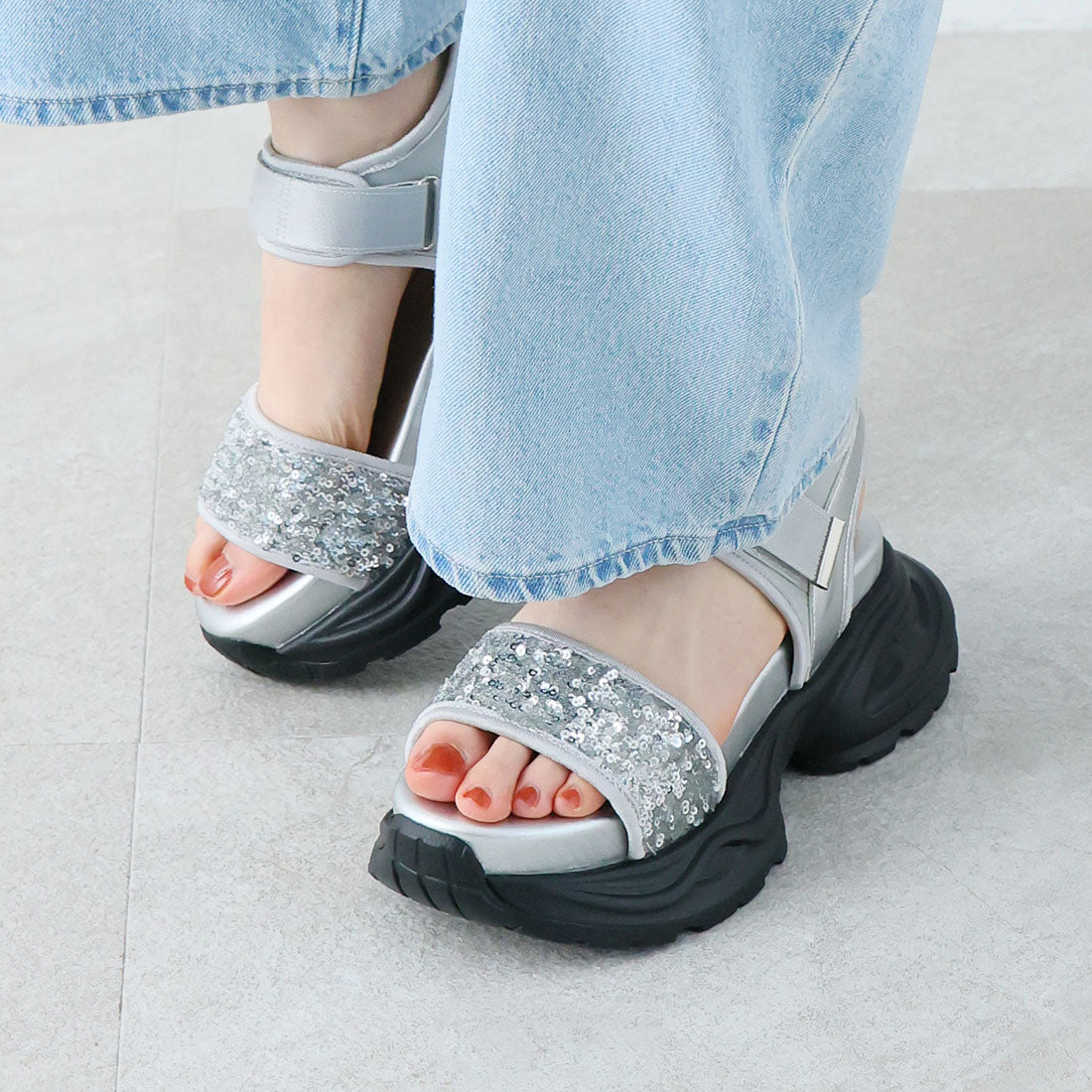 ヴィヴィアン VIVIAN 厚底グリッターベルクロスポーツサンダル (シルバー) シルバー