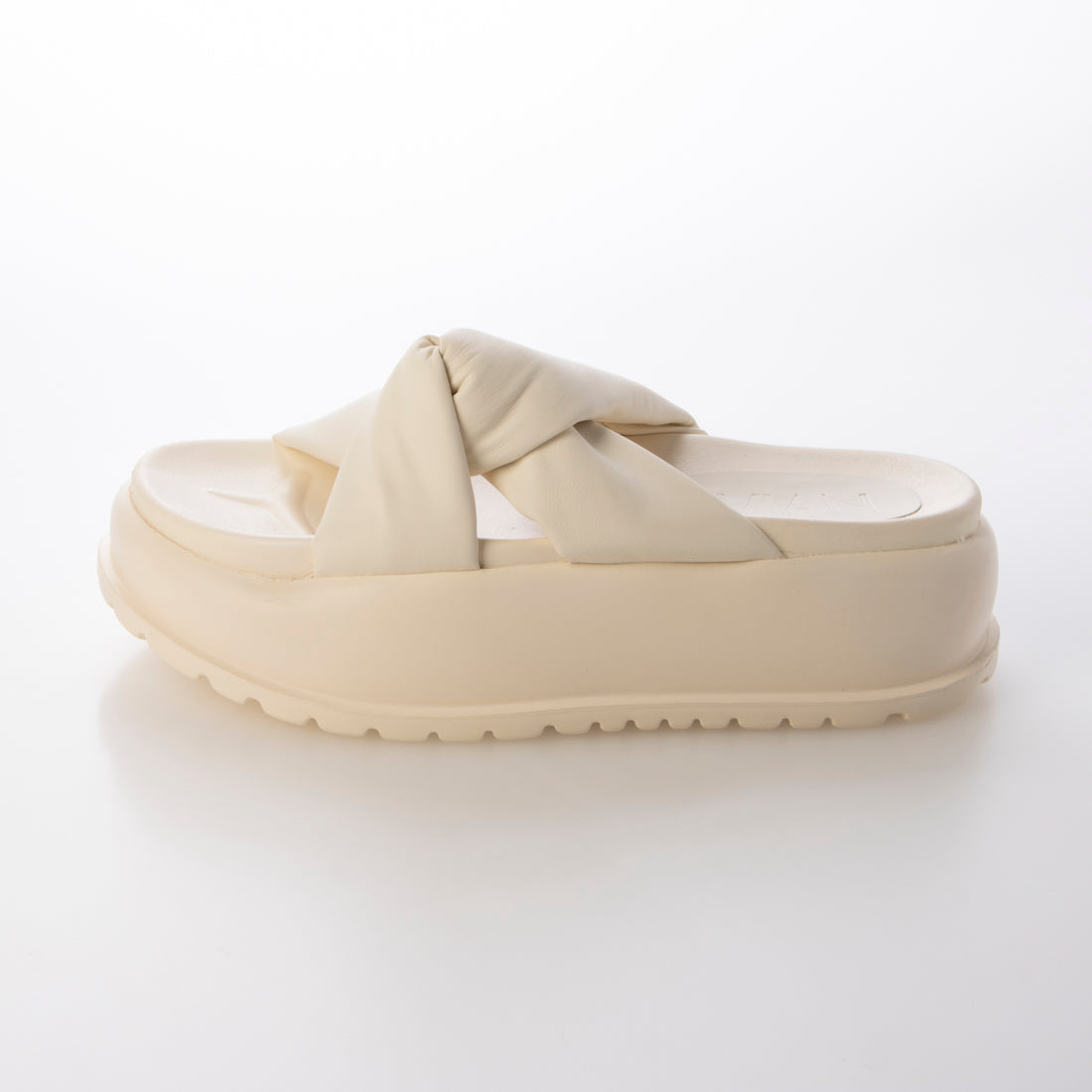 【2025年春夏新作】ヴィヴィアン VIVIAN 厚底サイドクロスデザインサンダル (アイボリー) アイボリー