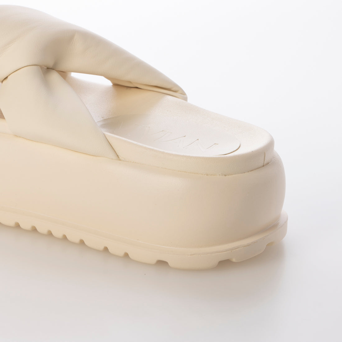 【2025年春夏新作】ヴィヴィアン VIVIAN 厚底サイドクロスデザインサンダル (アイボリー) アイボリー