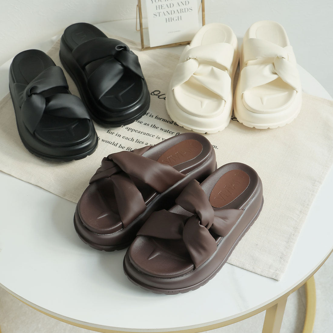 【2025年春夏新作】ヴィヴィアン VIVIAN 厚底サイドクロスデザインサンダル (アイボリー) アイボリー