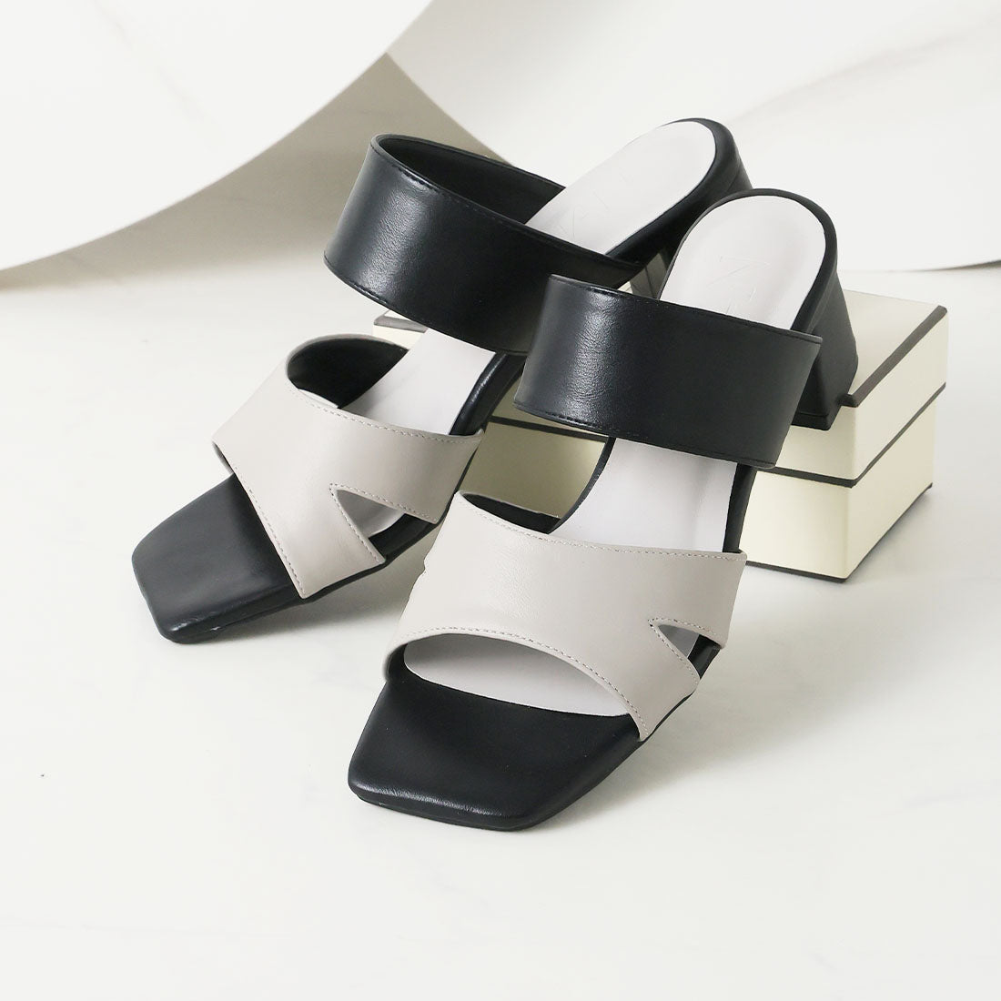 ヴィヴィアン VIVIAN サッと履ける!スクエアトゥスリットデザインバンドサンダル (ブラックコンビ) ブラックコンビ