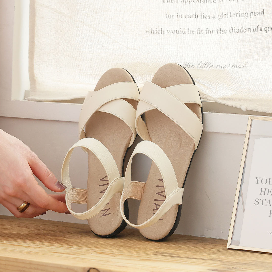ヴィヴィアン VIVIAN クロスデザインゴムバンド感激サンダル (アイボリー) アイボリー