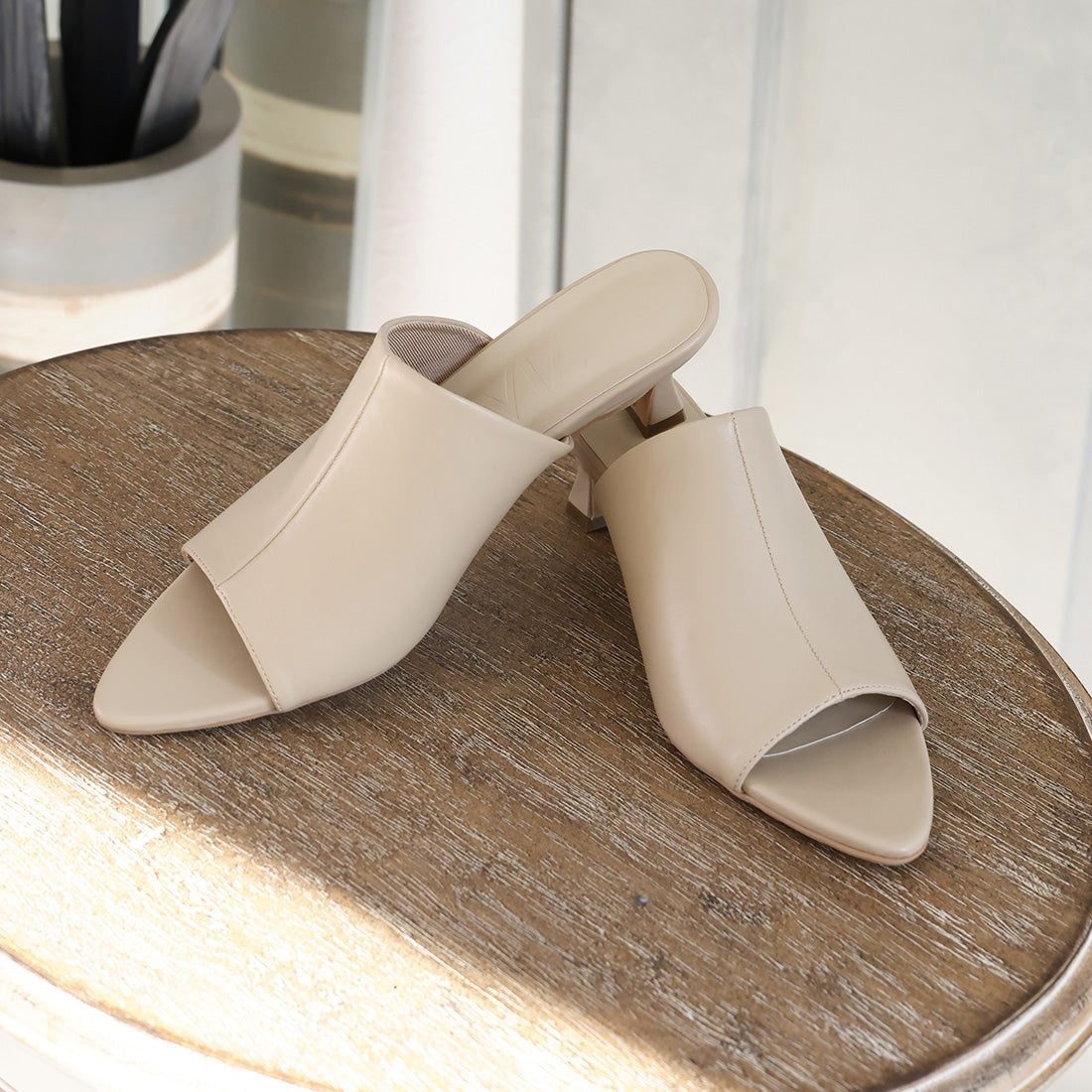 ヴィヴィアン VIVIAN ポインテッドトゥミュールサンダル (ベージュ) ベージュ