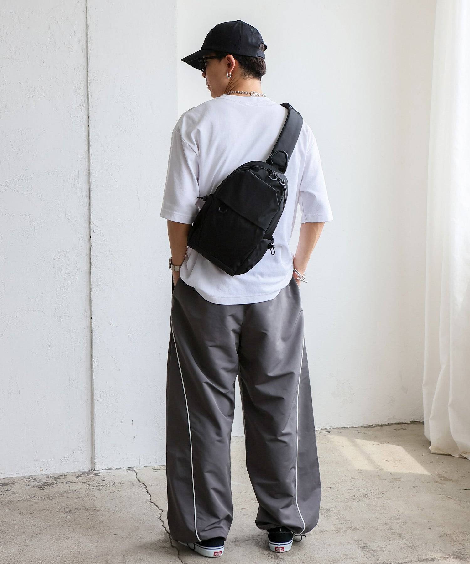 ヴィータフェリーチェ VitaFelice 撥水ナイロンボディバッグ (BLACK) BLACK