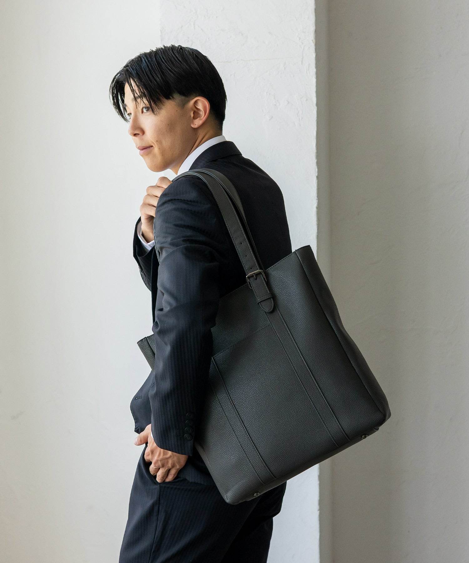 ヴィータフェリーチェ VitaFelice ベルトハンドルビジネストートバッグ (BLACK) BLACK