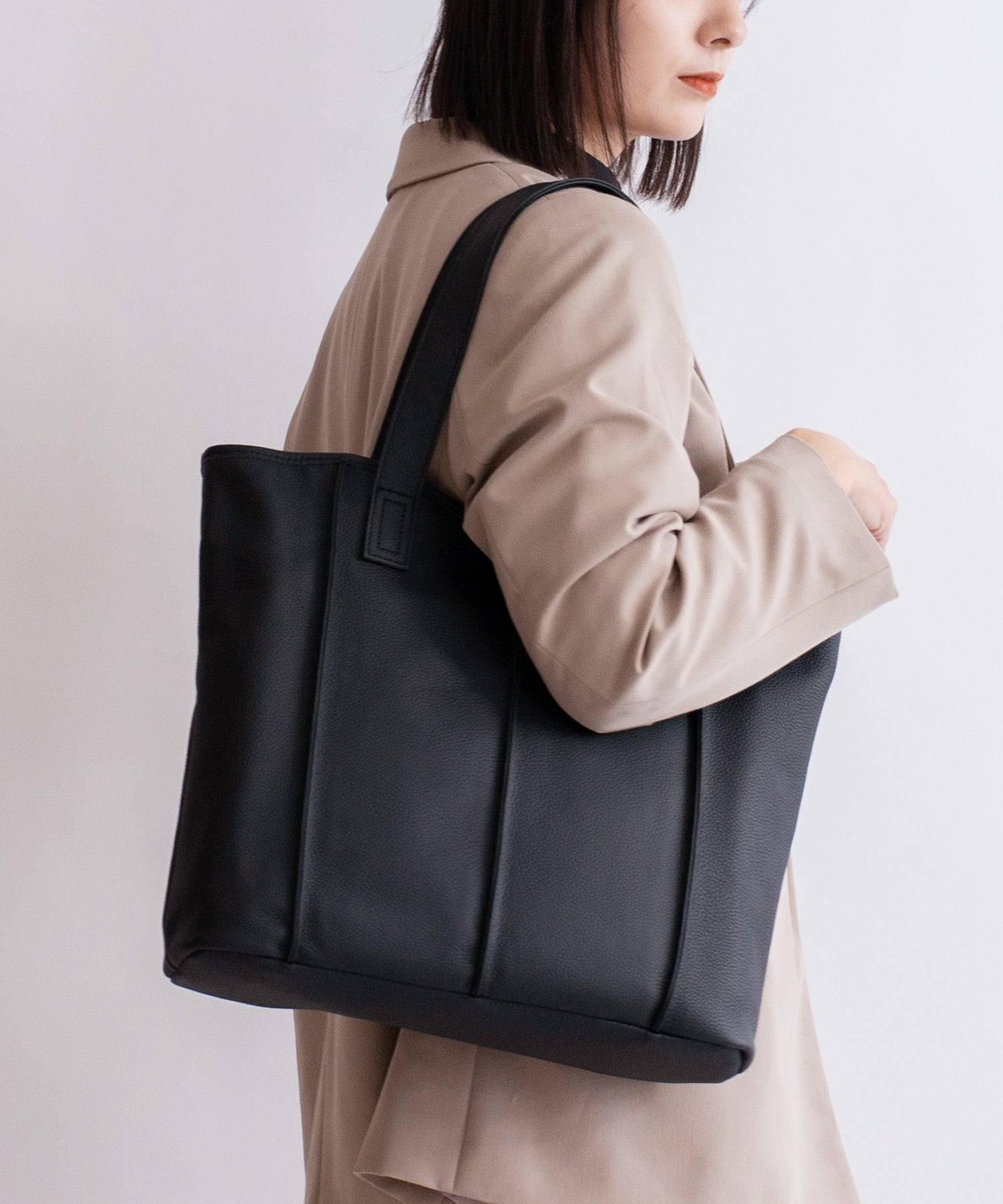 ヴィータフェリーチェ VitaFelice 【本革/カウレザー】シンプルファスナートートバッグ (ブラック) ブラック