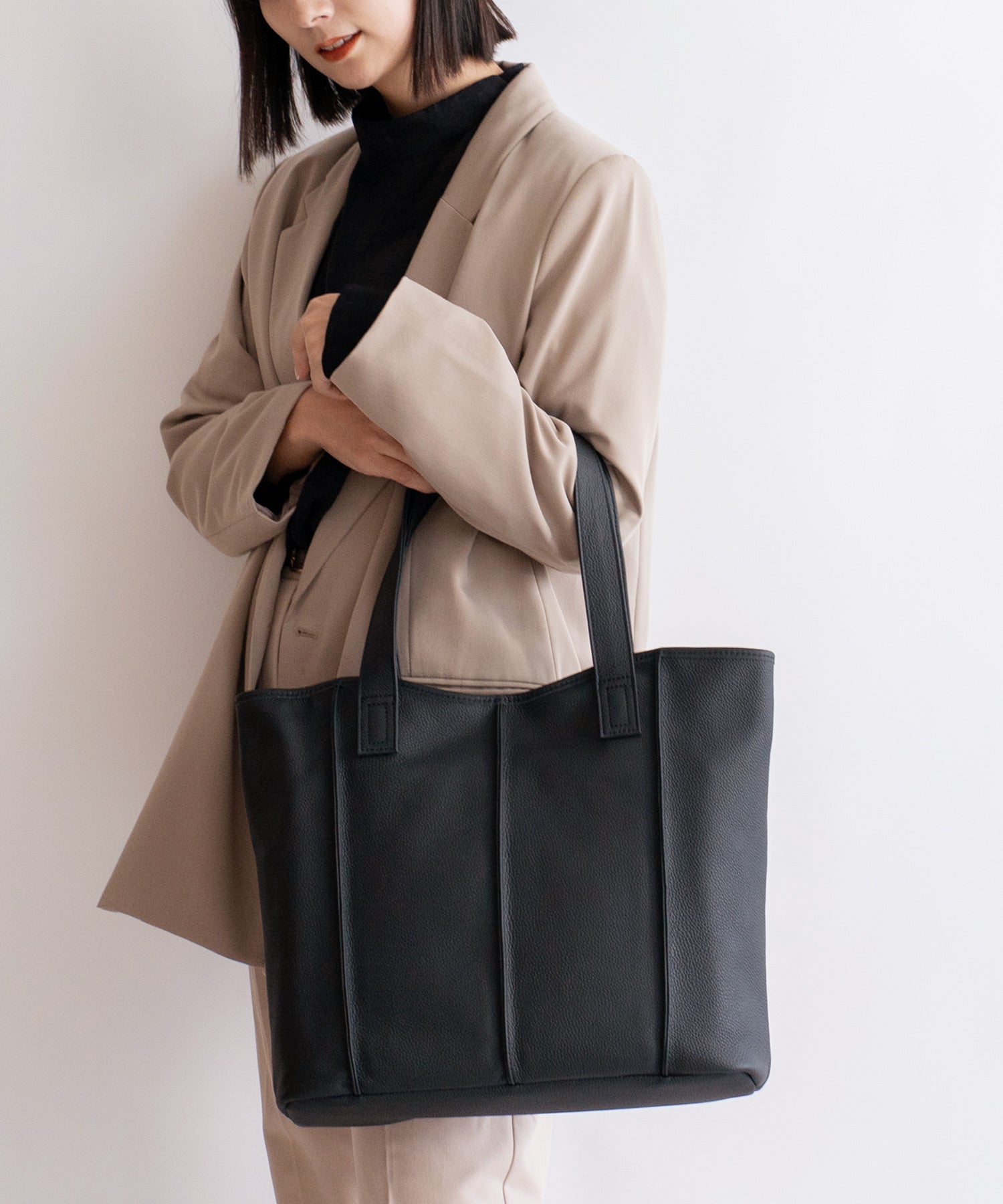 ヴィータフェリーチェ VitaFelice 【本革/カウレザー】シンプルファスナートートバッグ (ブラック) ブラック