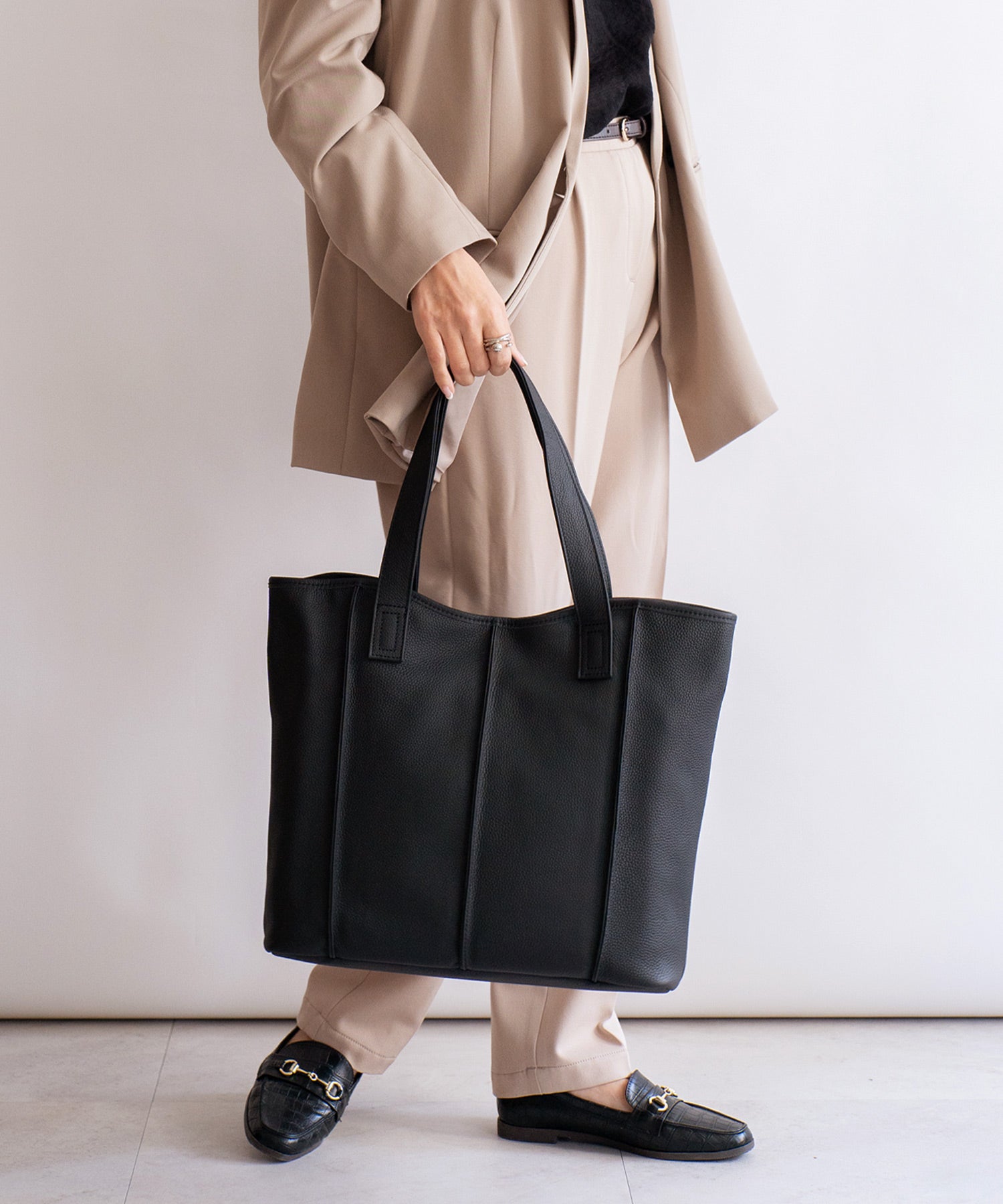 ヴィータフェリーチェ VitaFelice 【本革/カウレザー】シンプルファスナートートバッグ (ブラック) ブラック