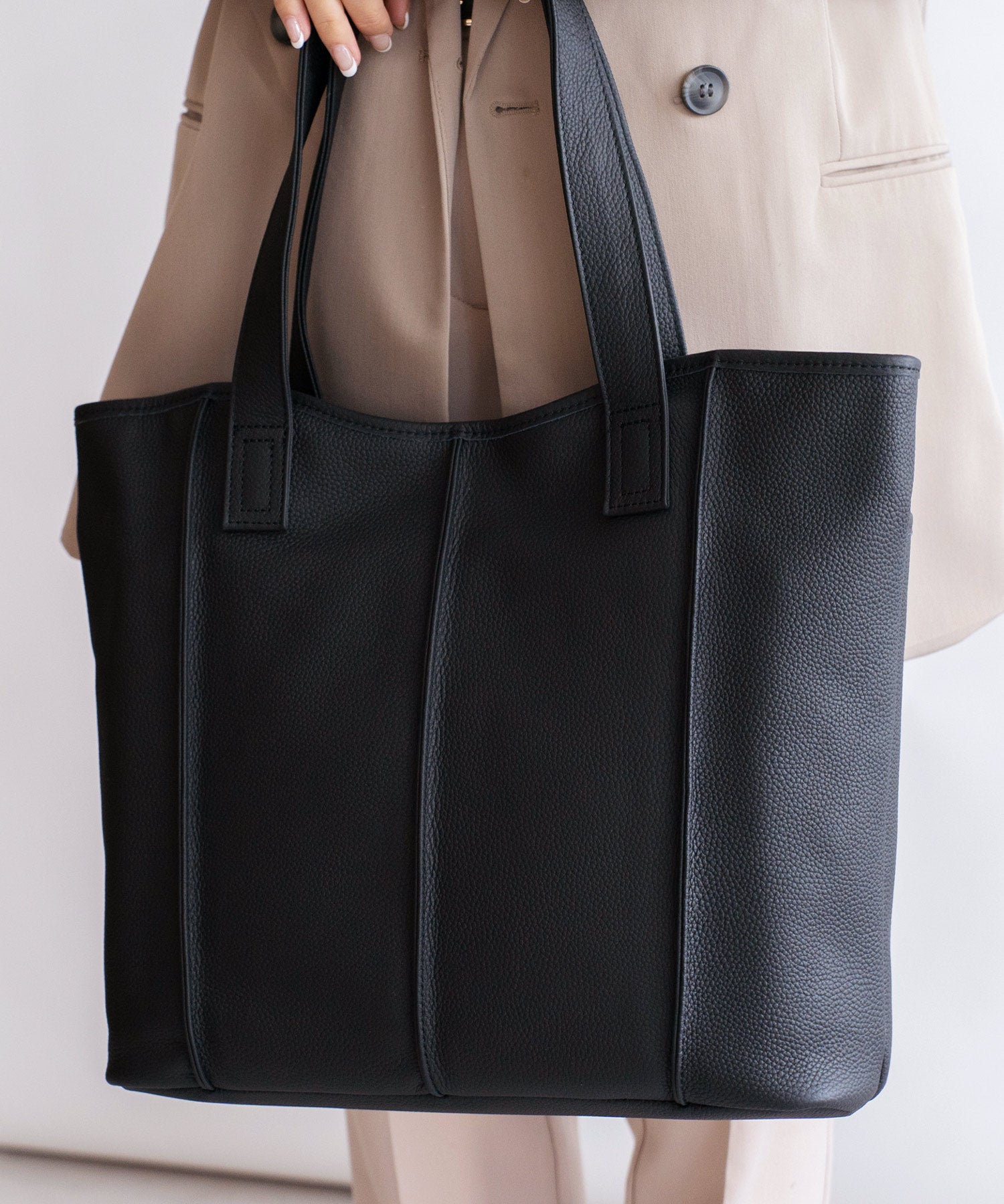 ヴィータフェリーチェ VitaFelice 【本革/カウレザー】シンプルファスナートートバッグ (ブラック) ブラック