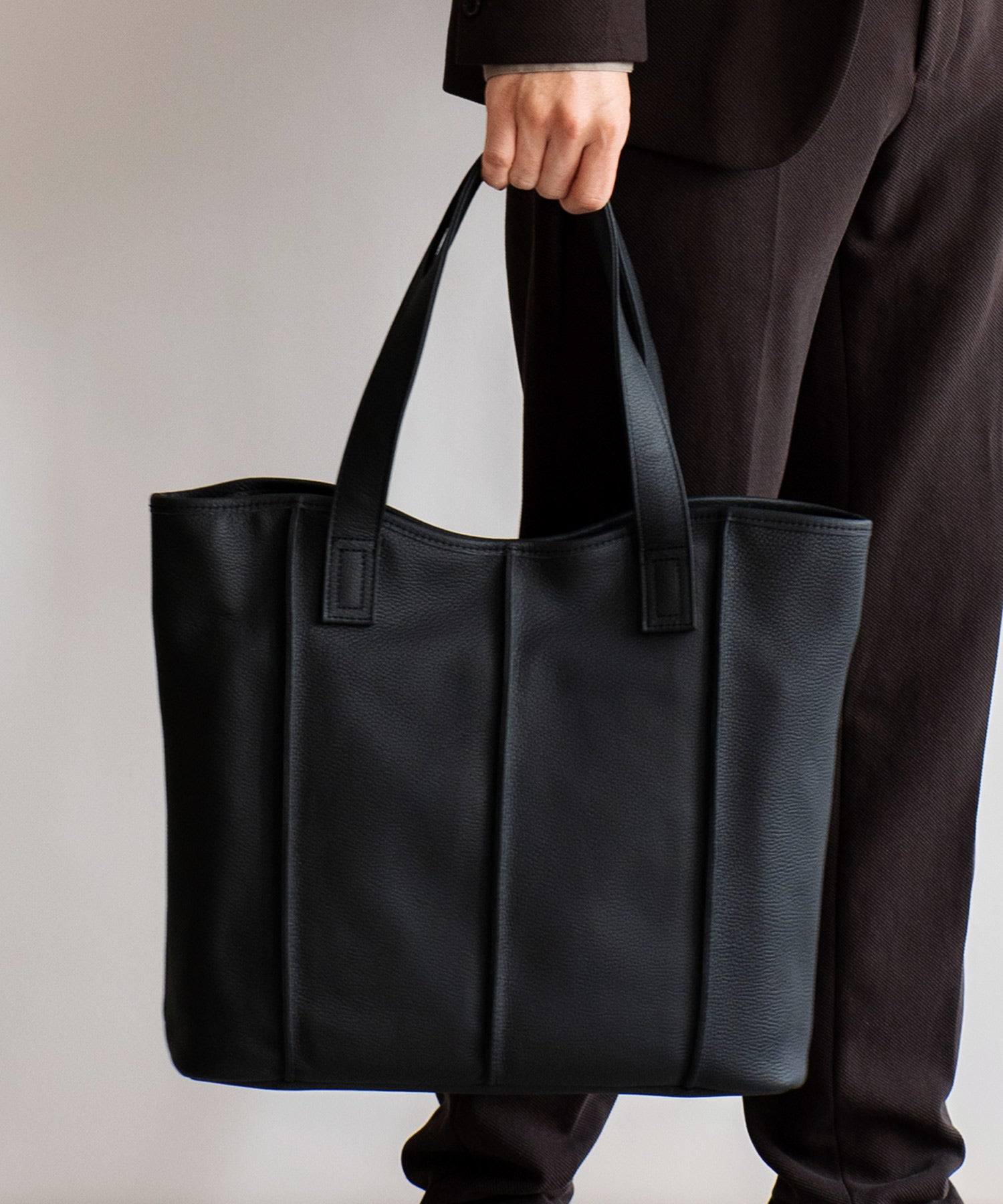 ヴィータフェリーチェ VitaFelice 【本革/カウレザー】シンプルファスナートートバッグ (ブラック) ブラック