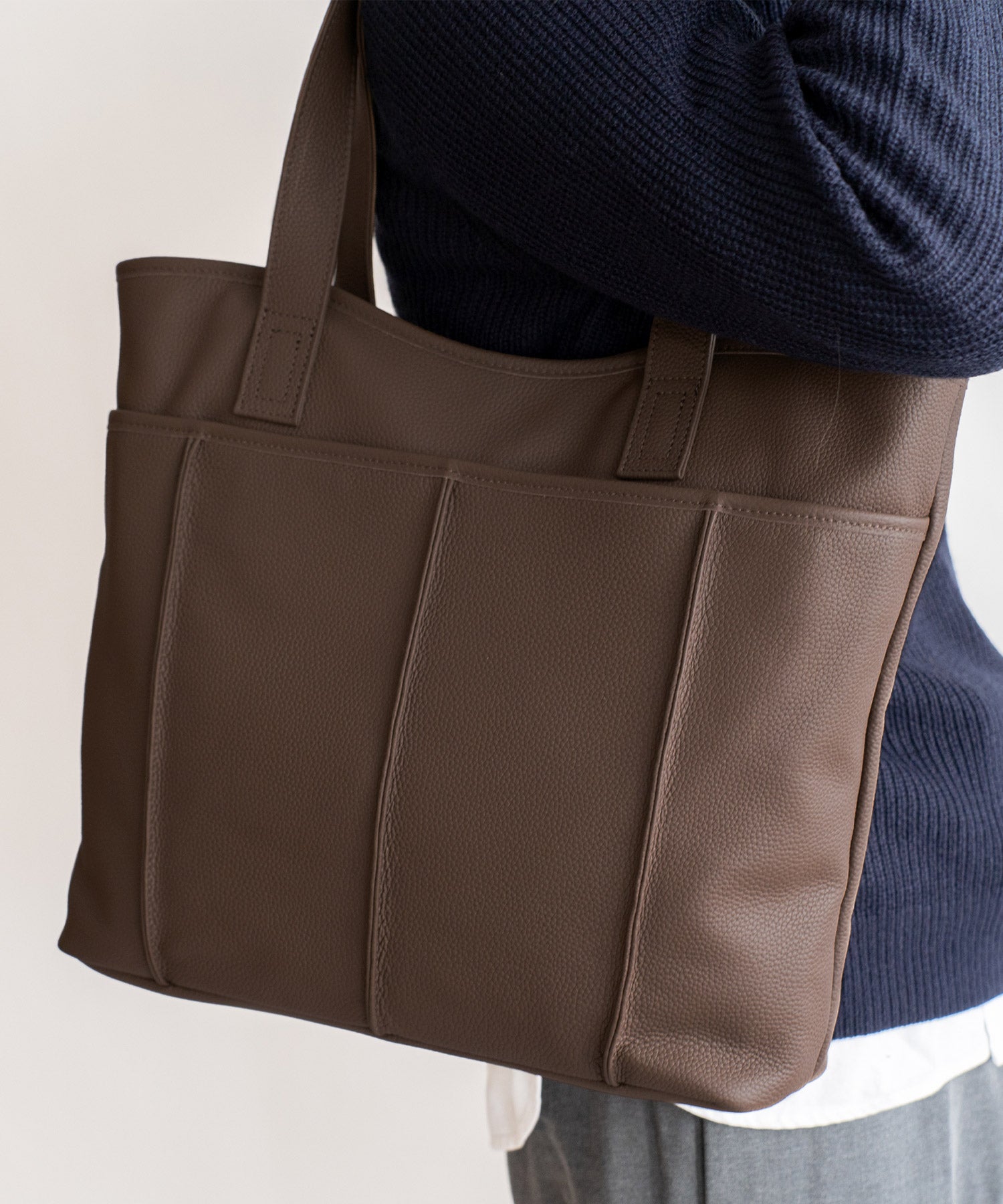 ヴィータフェリーチェ VitaFelice 【本革/カウレザー】シンプルファスナートートバッグ (ブラック) ブラック