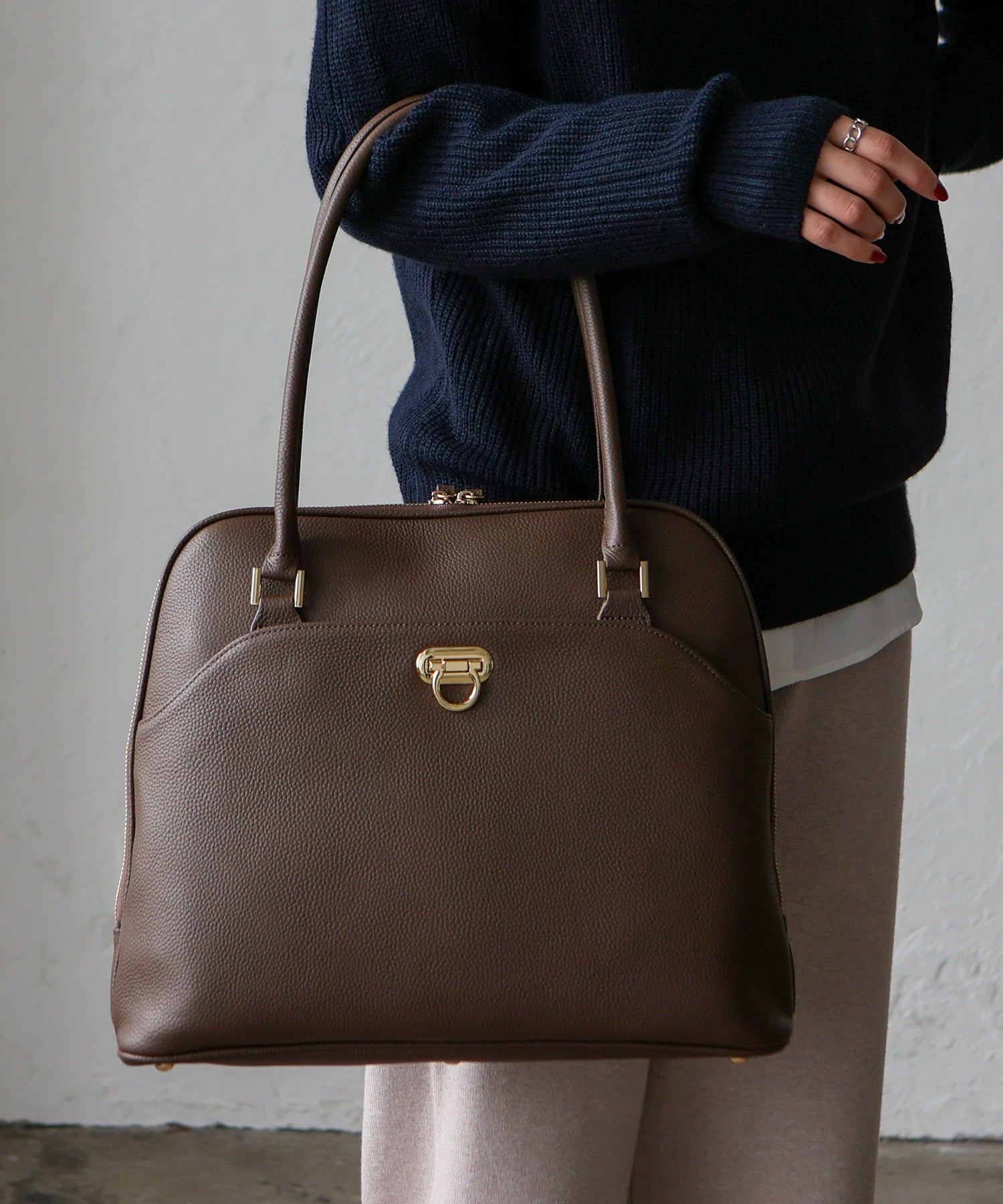 ヴィータフェリーチェ VitaFelice ラウンドファスナーロングハンドル本革トートバッグ (DARKGRAY) DARKGRAY