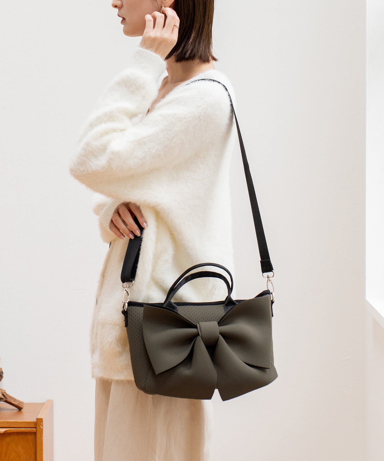 ヴィータフェリーチェ VitaFelice ネオプレーン2wayリボンショルダーバッグ (CORK) CORK