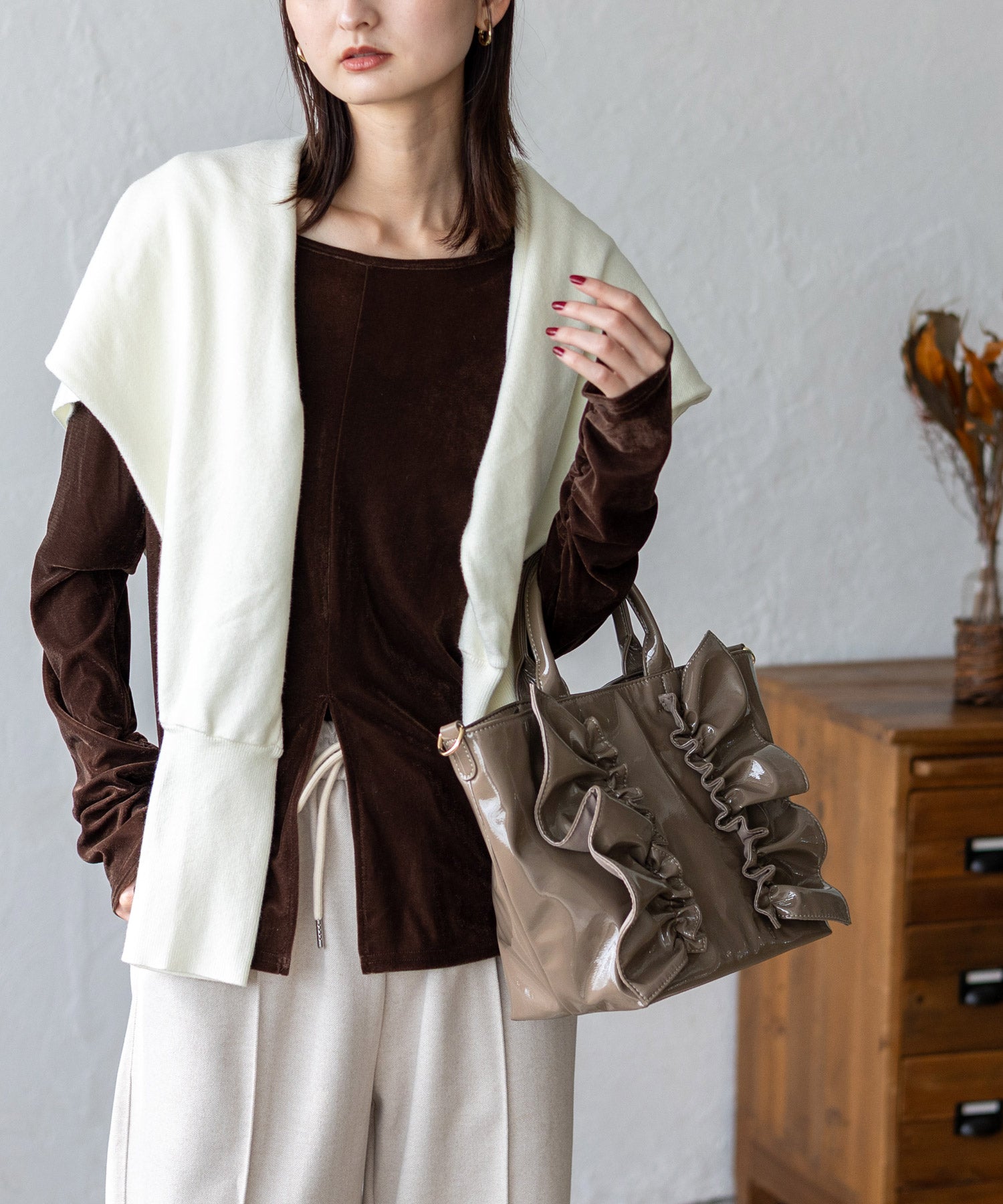 ヴィータフェリーチェ VitaFelice エナメル2wayフリルトートバッグ (MOCHA) MOCHA