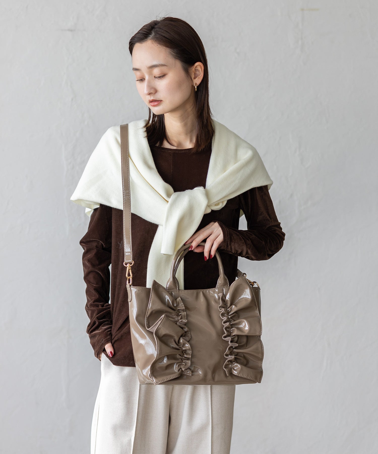 ヴィータフェリーチェ VitaFelice エナメル2wayフリルトートバッグ (MOCHA) MOCHA