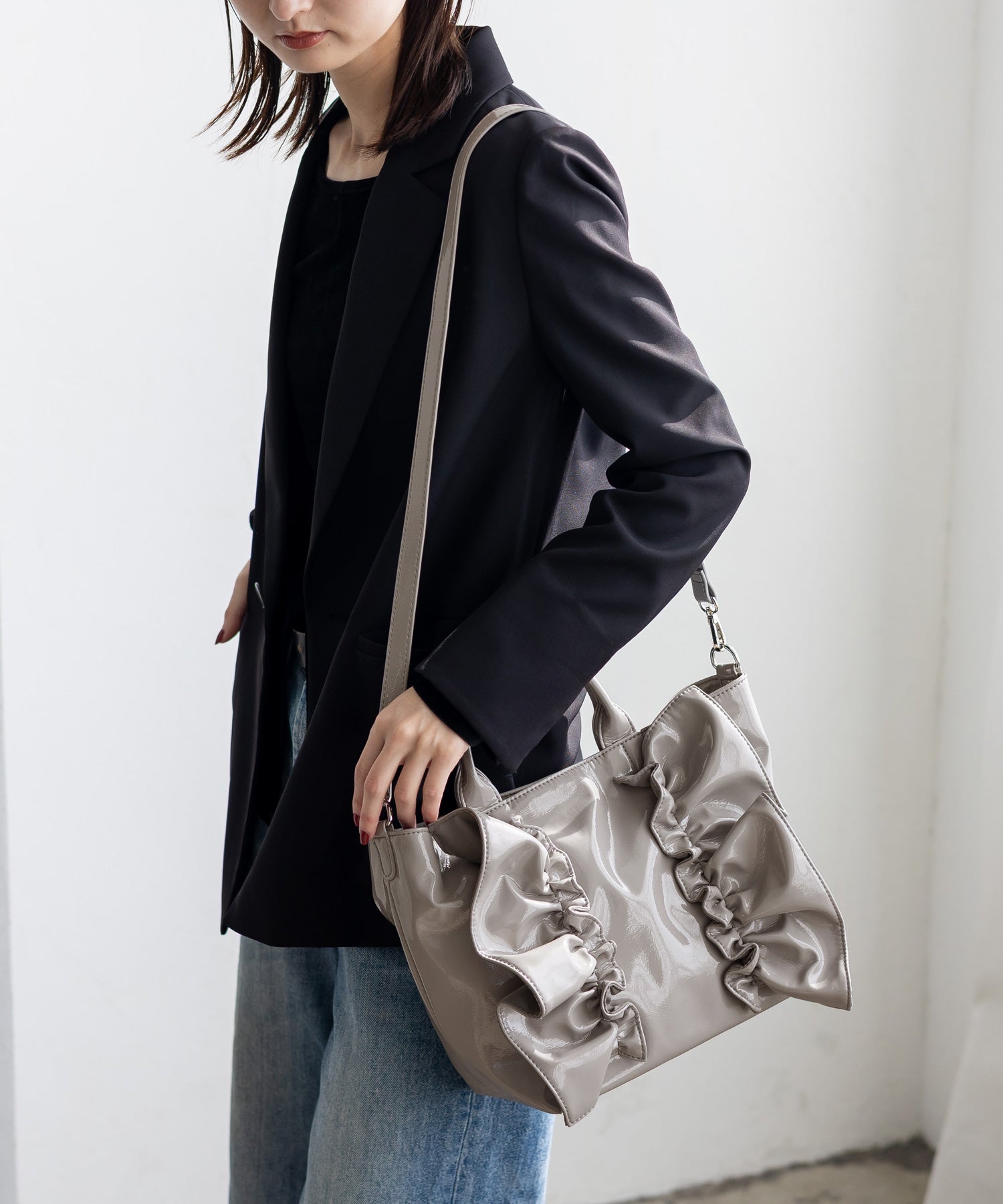 ヴィータフェリーチェ VitaFelice エナメル2wayフリルトートバッグ (MOCHA) MOCHA