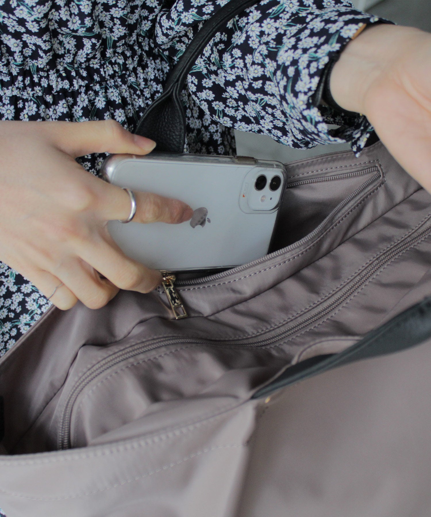 ヴィータフェリーチェ VitaFelice 本革×ナイロントートバッグ 本革ハンドル A4 斜めがけ 2way ショルダーバッグ 旅行バッグ 出張バッグ マザーバッグ (BLACK) BK