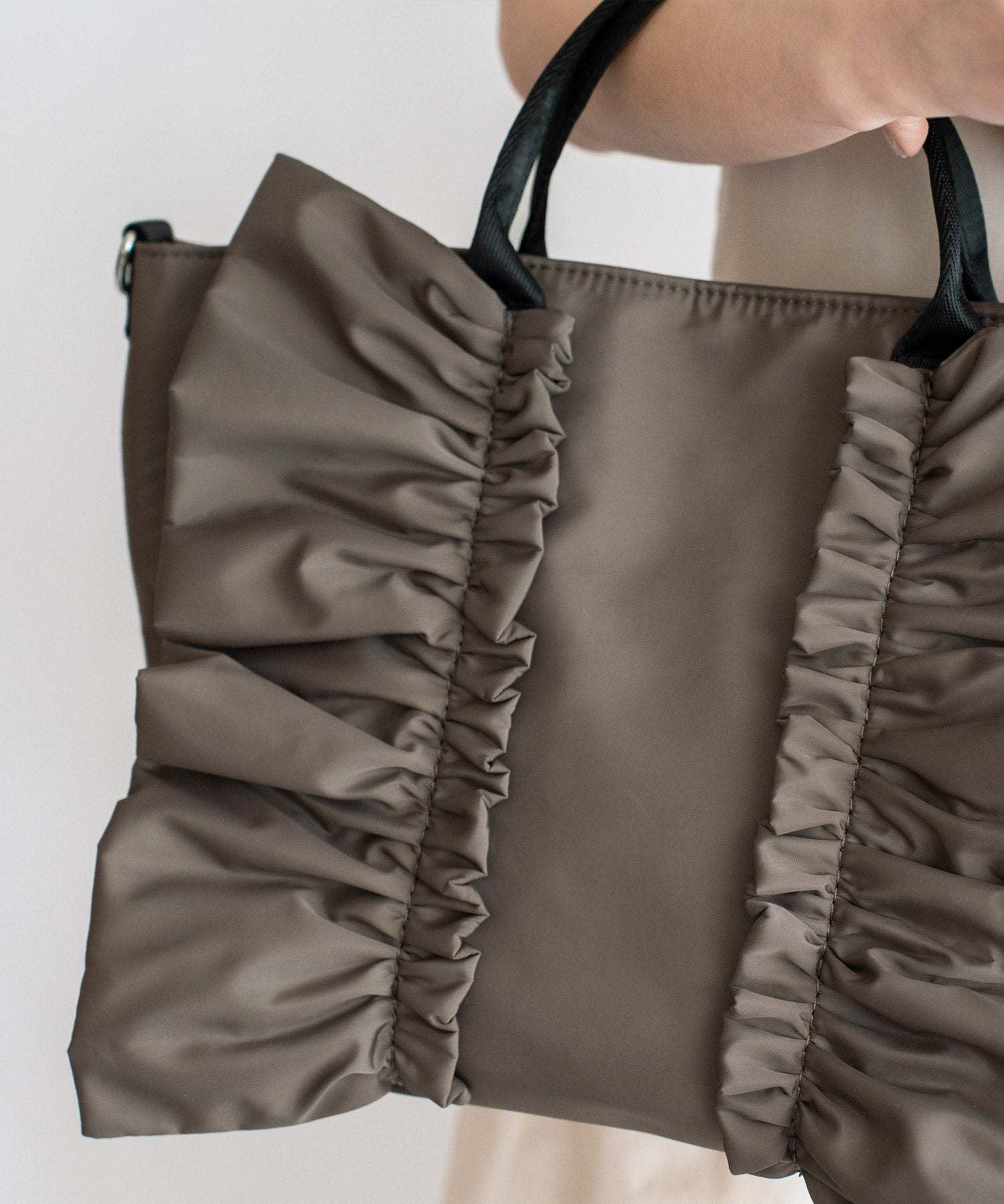 ヴィータフェリーチェ VitaFelice ナイロン2wayフリルトートバッグ