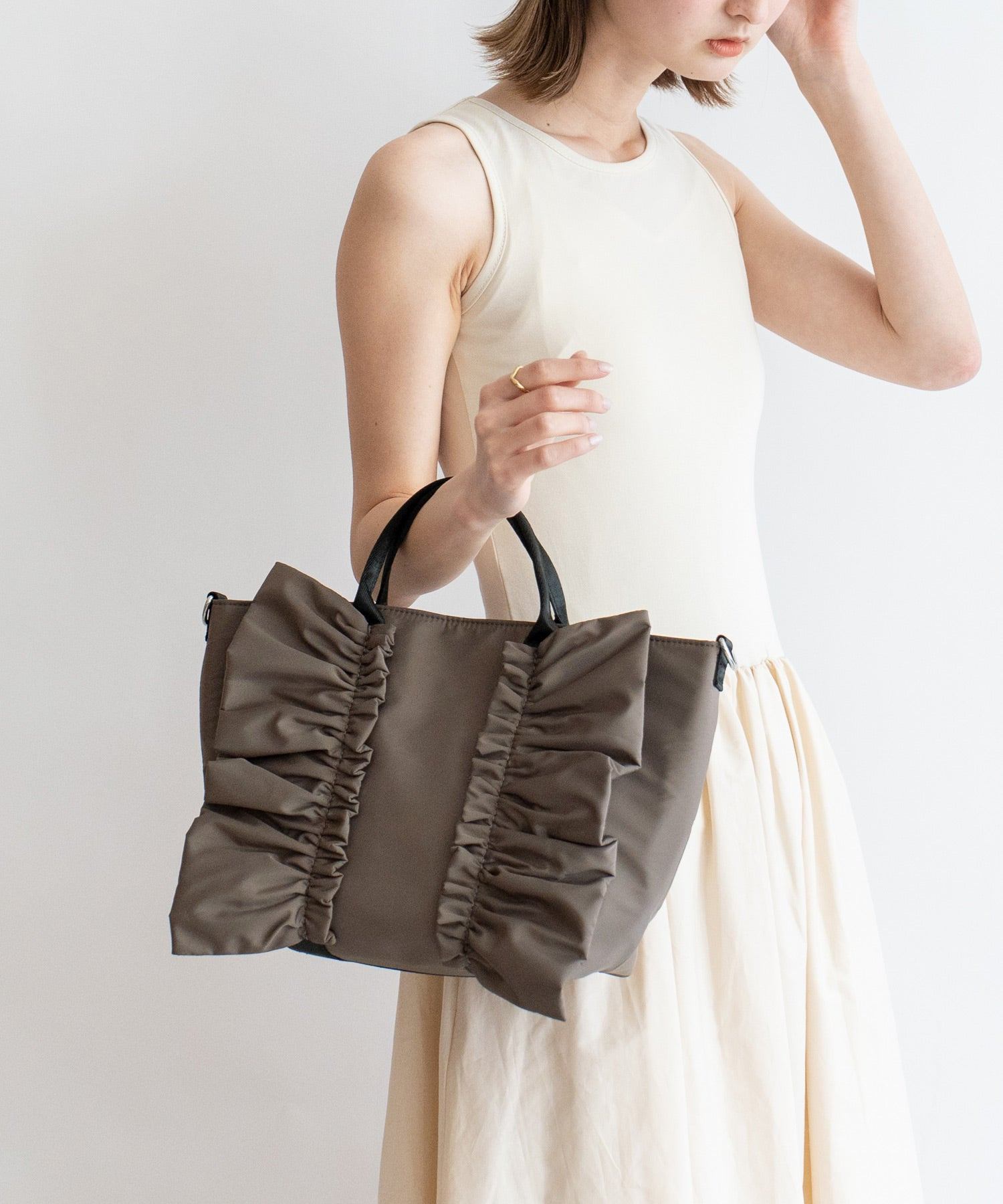 ヴィータフェリーチェ VitaFelice ナイロン2wayフリルトートバッグ,MOCHA