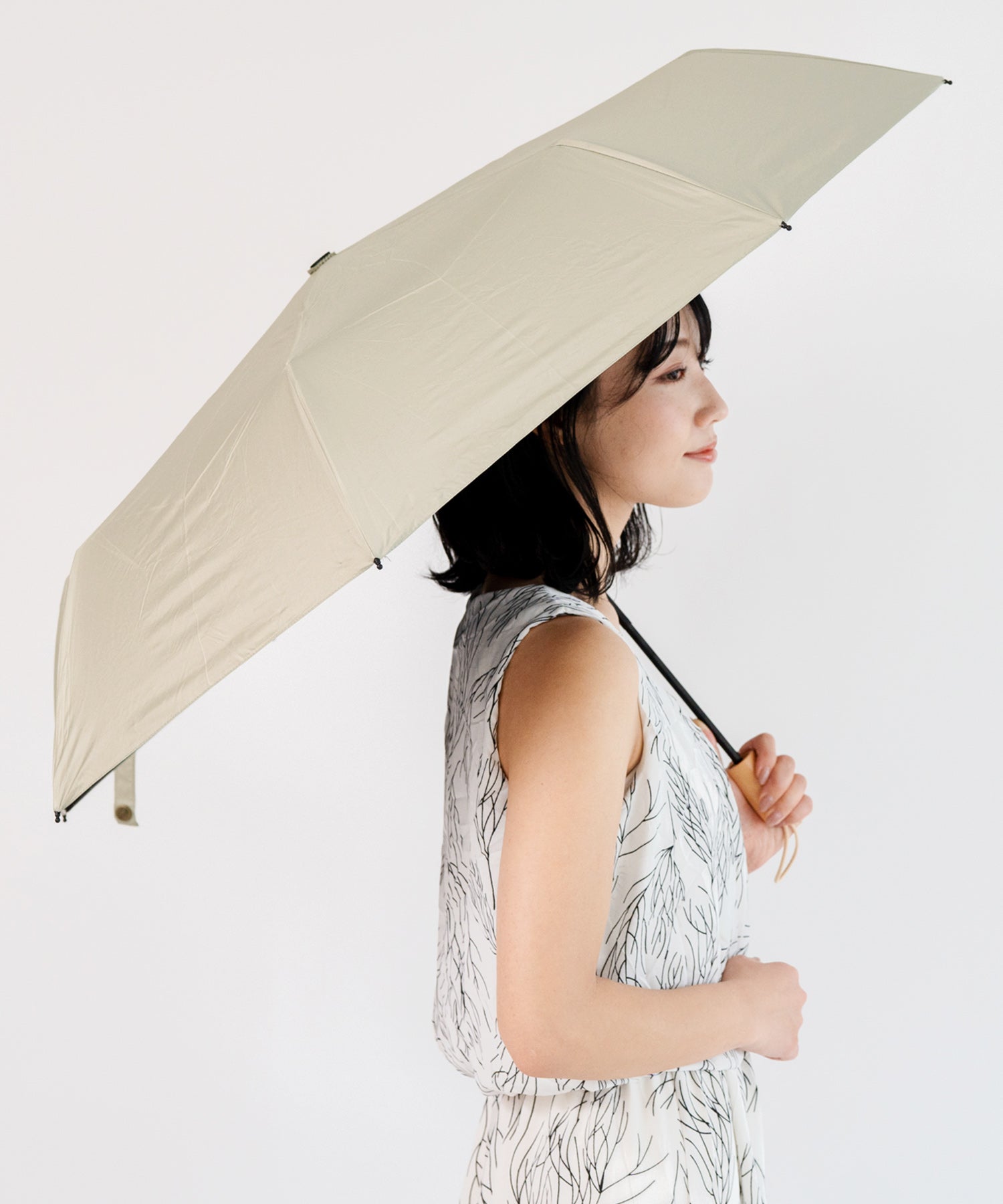 ヴィータフェリーチェ VitaFelice 《晴雨兼用日傘》折りたたみ 完全遮光 55cm 遮光率100%・UV遮蔽率99.9%以上 軽い310g 梅雨 紫外線対策 マスク日焼け対策 (SANDBEI SANDBEIGE