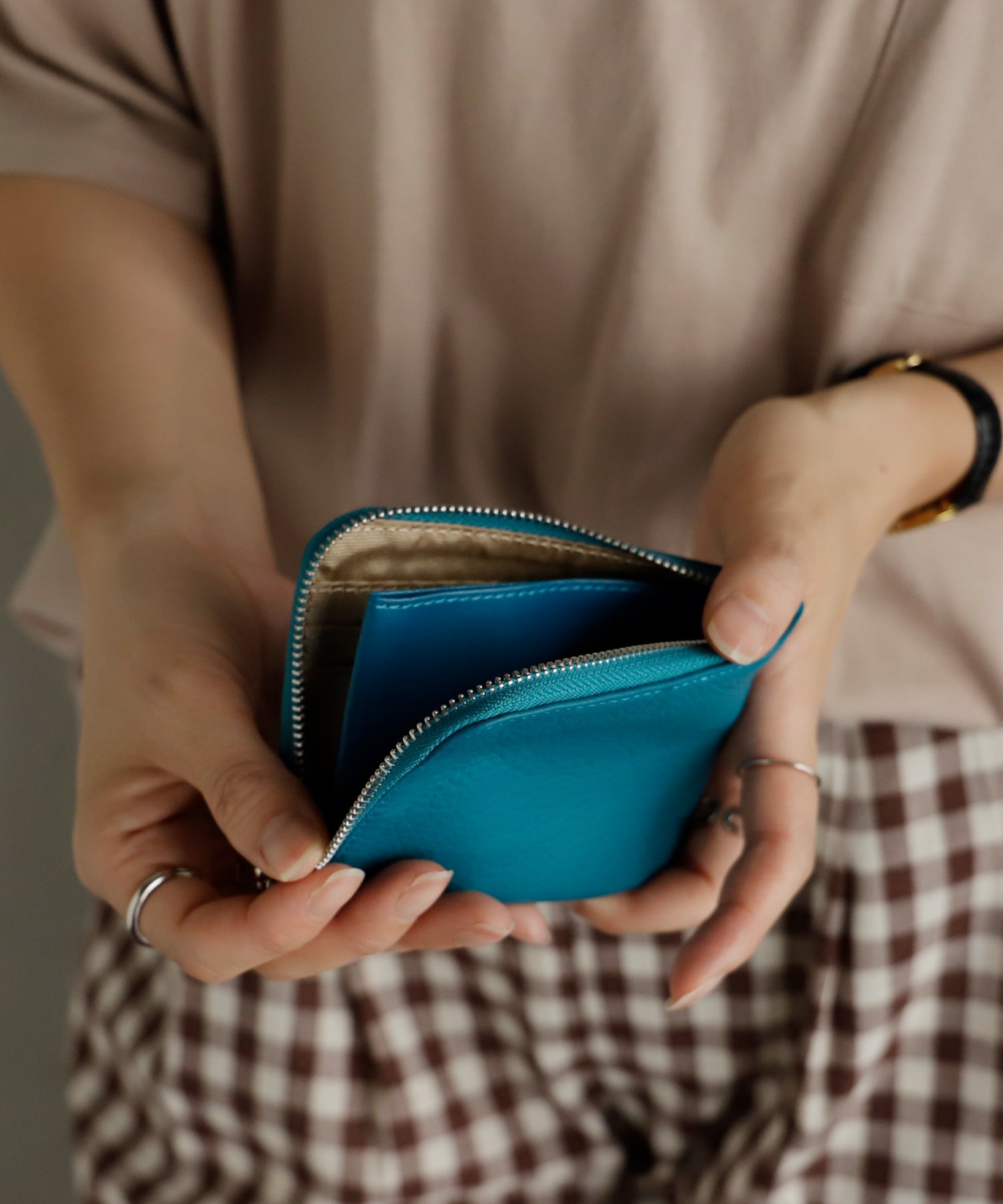 ヴィータフェリーチェ VitaFelice レザーL字ファスナーミニ財布