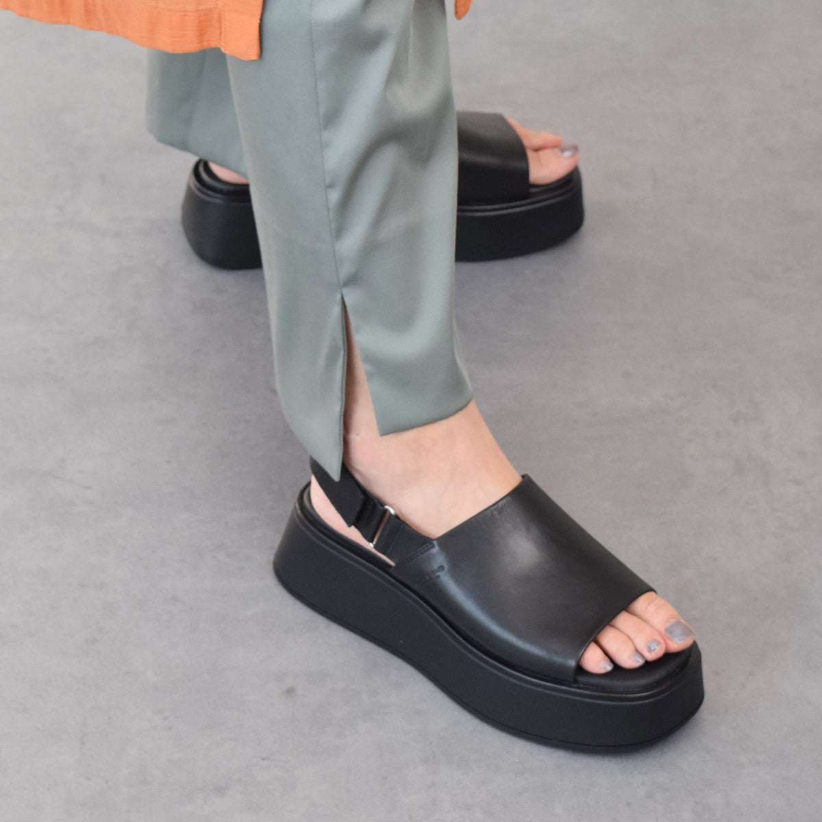 VAGABOND Thick-soled Covered Back Band Sandals