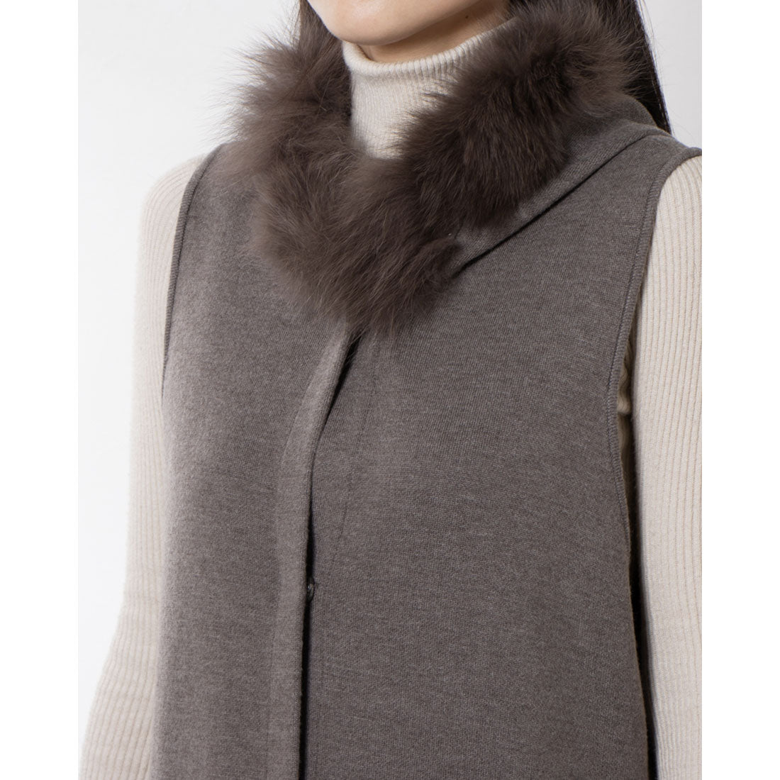 ベスジョーヤ VESGIOIA ニットFOXフード付ロングベスト