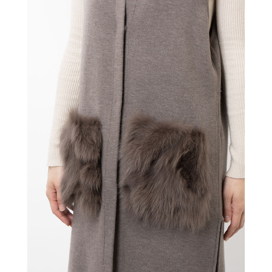 ベスジョーヤ VESGIOIA ニットFOXフード付ロングベスト
