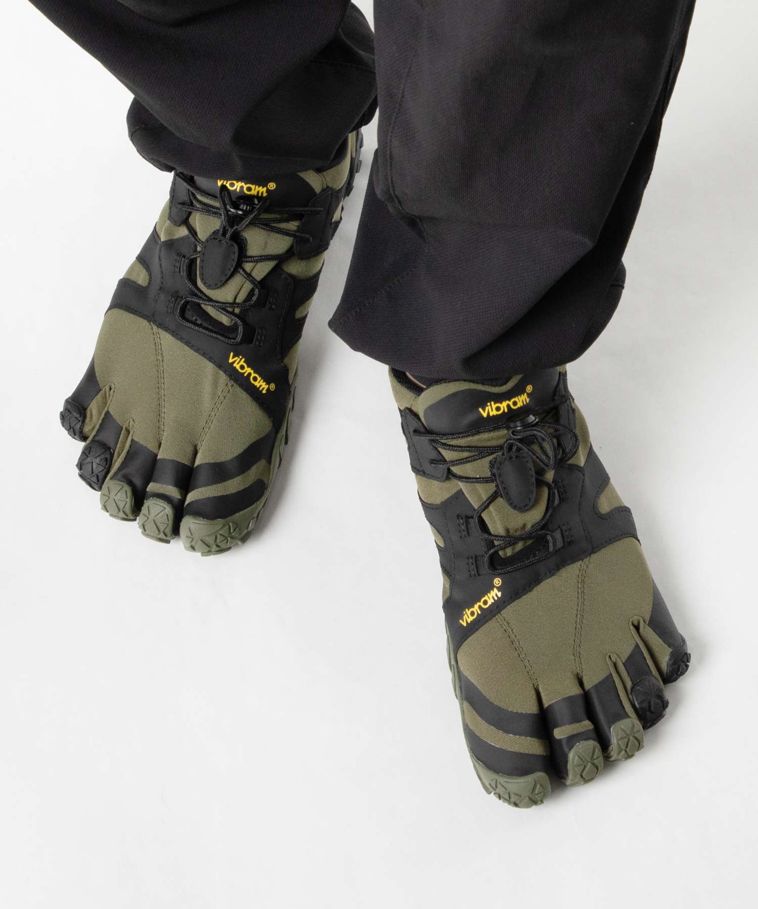 ビブラムファイブフィンガーズ Vibram FiveFingers ビブラム ファイブフィンガーズ Vibram FiveFingers V-Trail 2.0 19M7602 トレイル ランニング ベアフット 五本指 メンズ シューズ (IVY×BLACK/アイボリー×ブラック) IVY×BLACK/アイボリー×ブラック