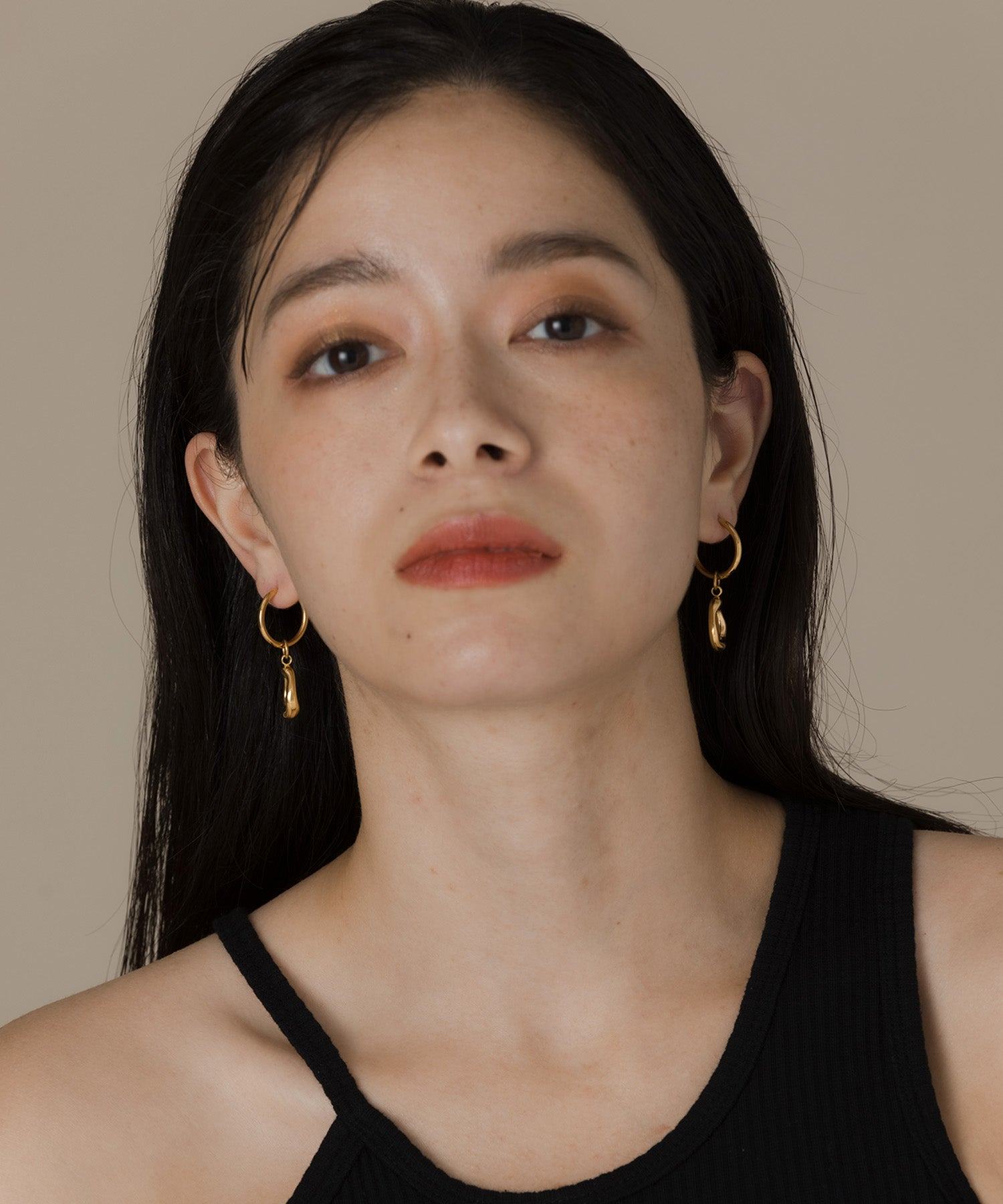 バツリカ VATSURICA 〈VATSURICA〉金属アレルギー対応 / サージカルステンレス / 316L / ニュアンス サークル フープ ピアス