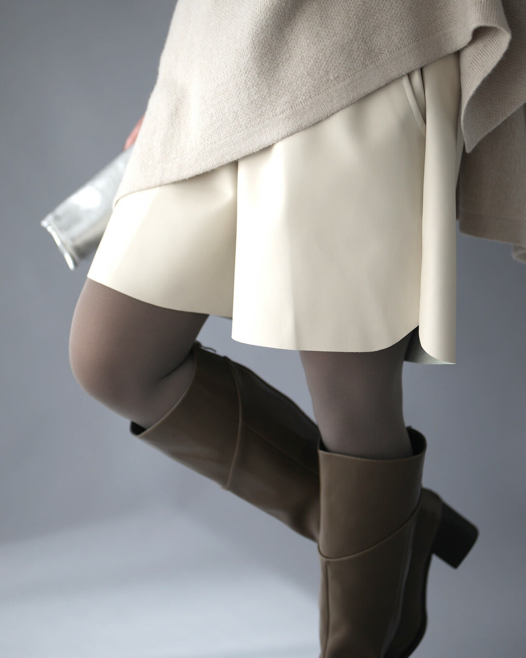 Ehre style I want to challenge! Adult shorts made of faux leather material