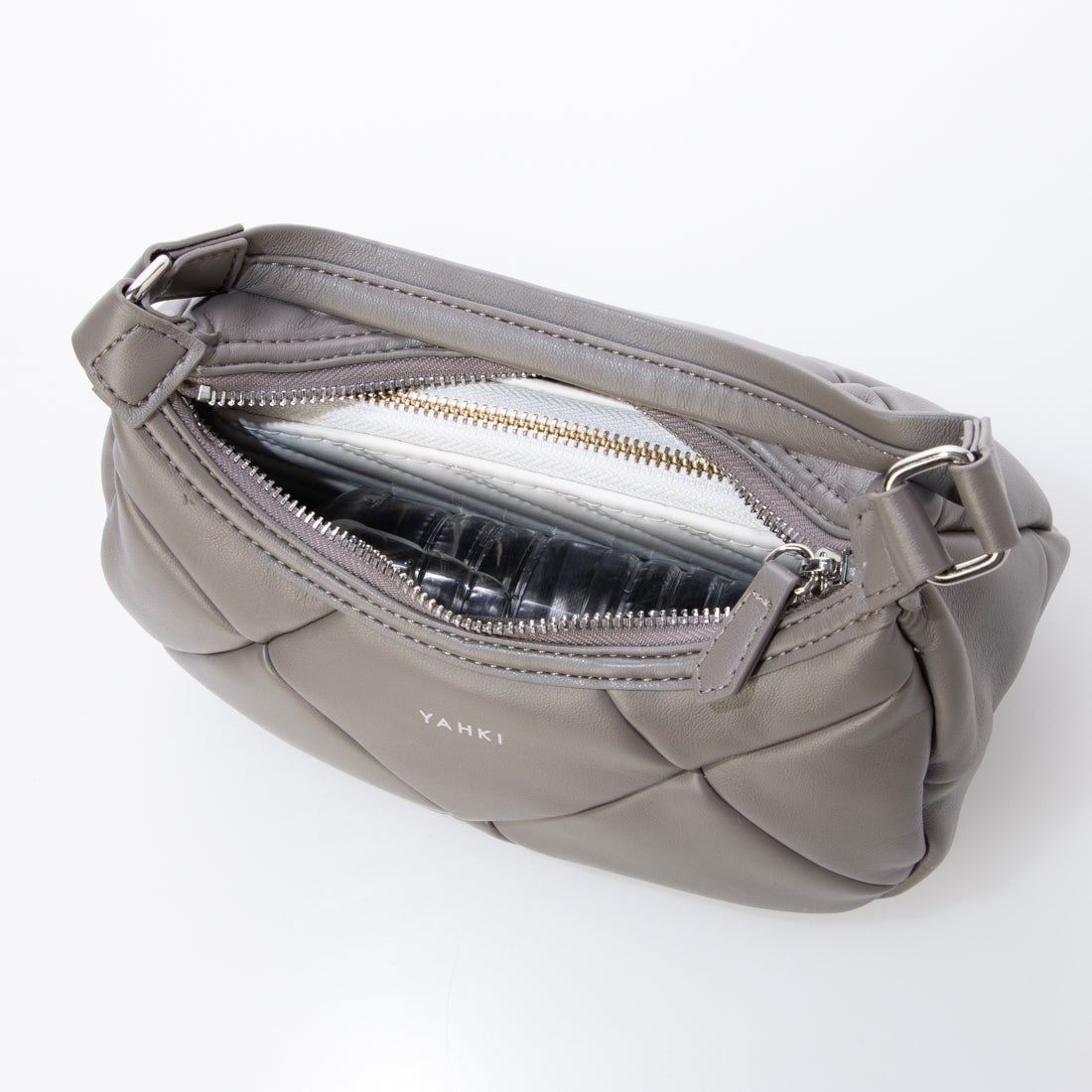 ヤーキ YAHKI キルティングハンドバッグ (black) black