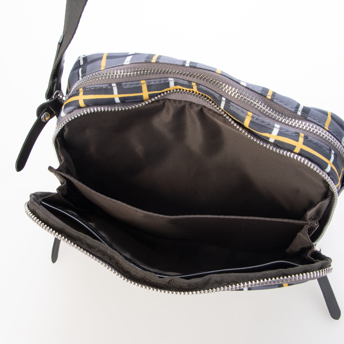 イザック Y'SACCS ドローイングチェック撥水ショルダーバッグ (ブラック) ブラック
