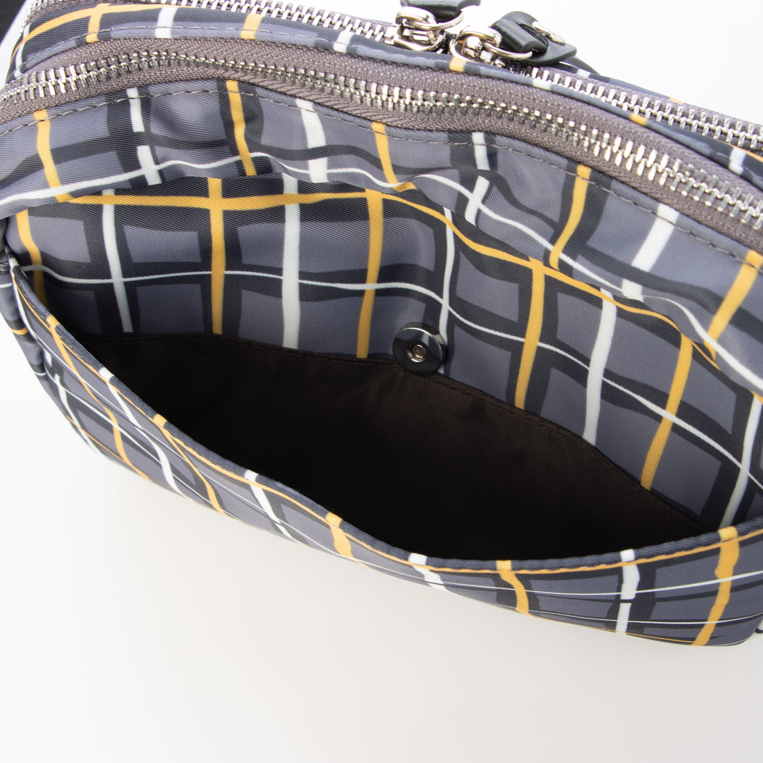 イザック Y'SACCS ドローイングチェック撥水ショルダーバッグ (ブラック) ブラック