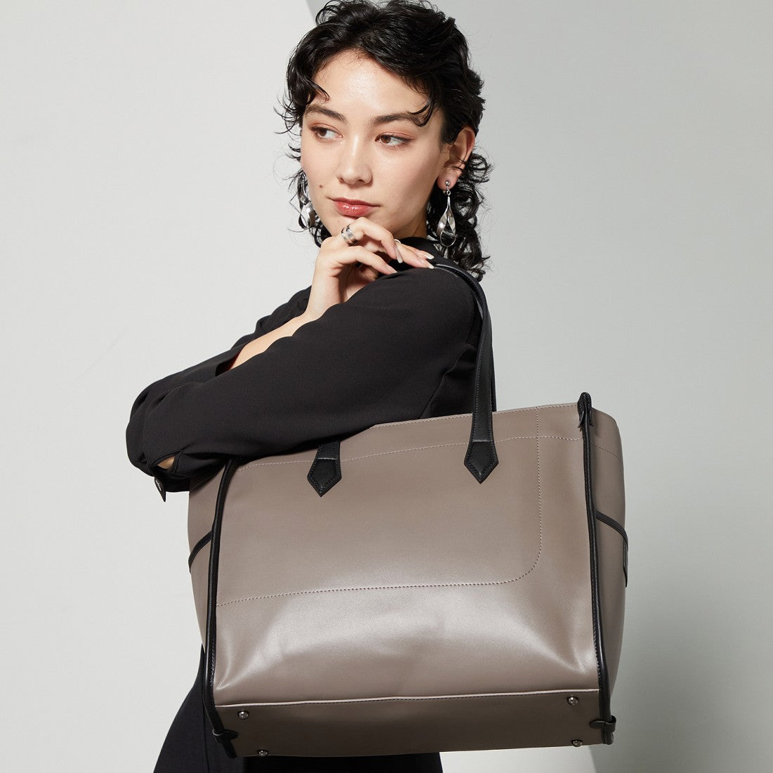IZAKK Y'SACCS Recycled Leather A4 Binder Tote Bag